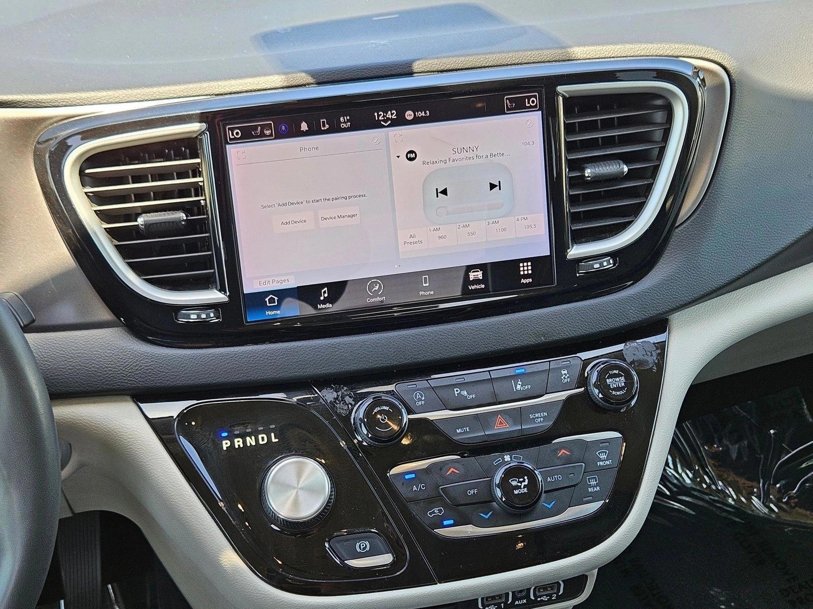 2023 Chrysler Pacifica Touring L - Photo 17