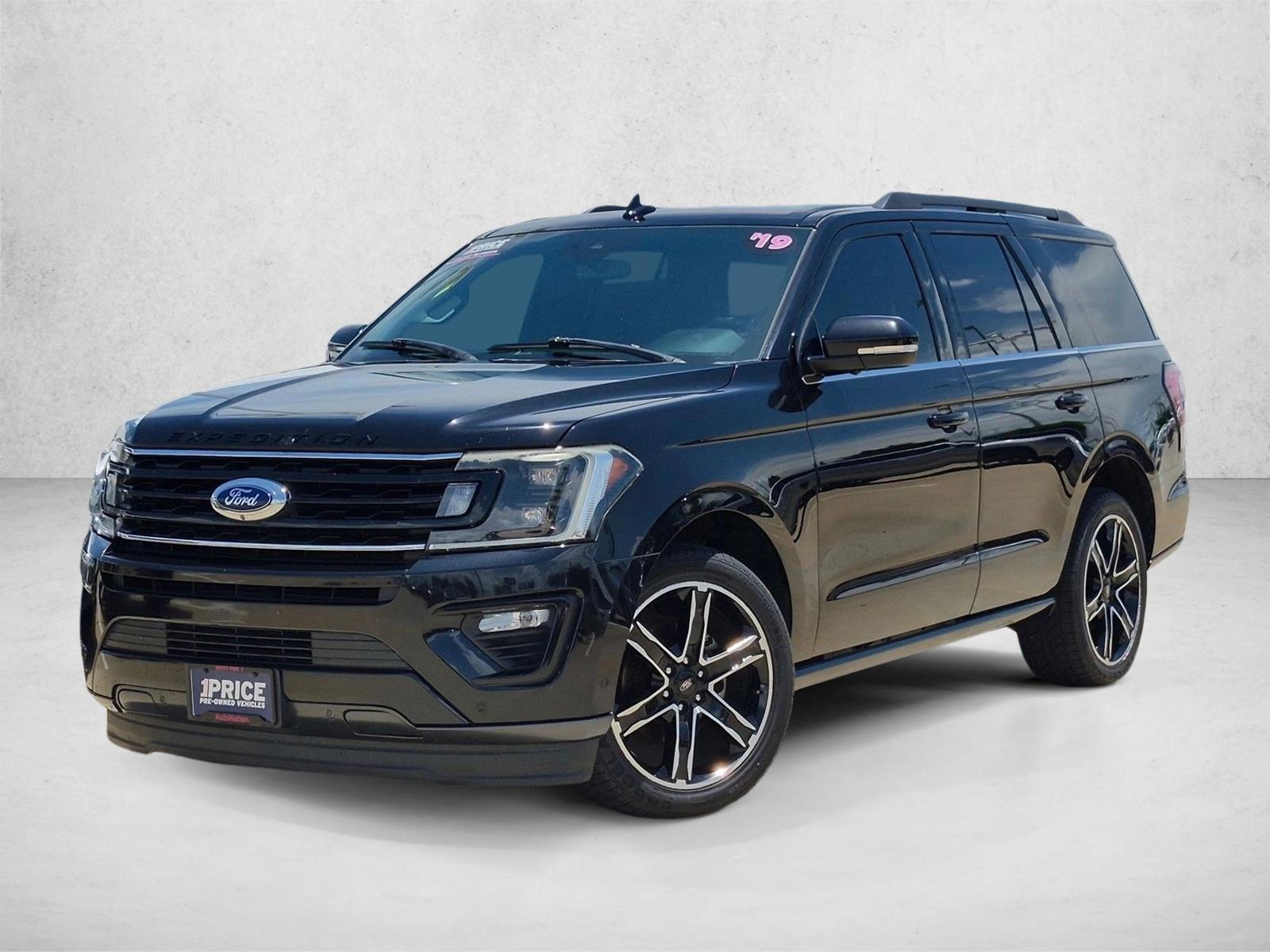 2019 Ford Expedition Limited's photo