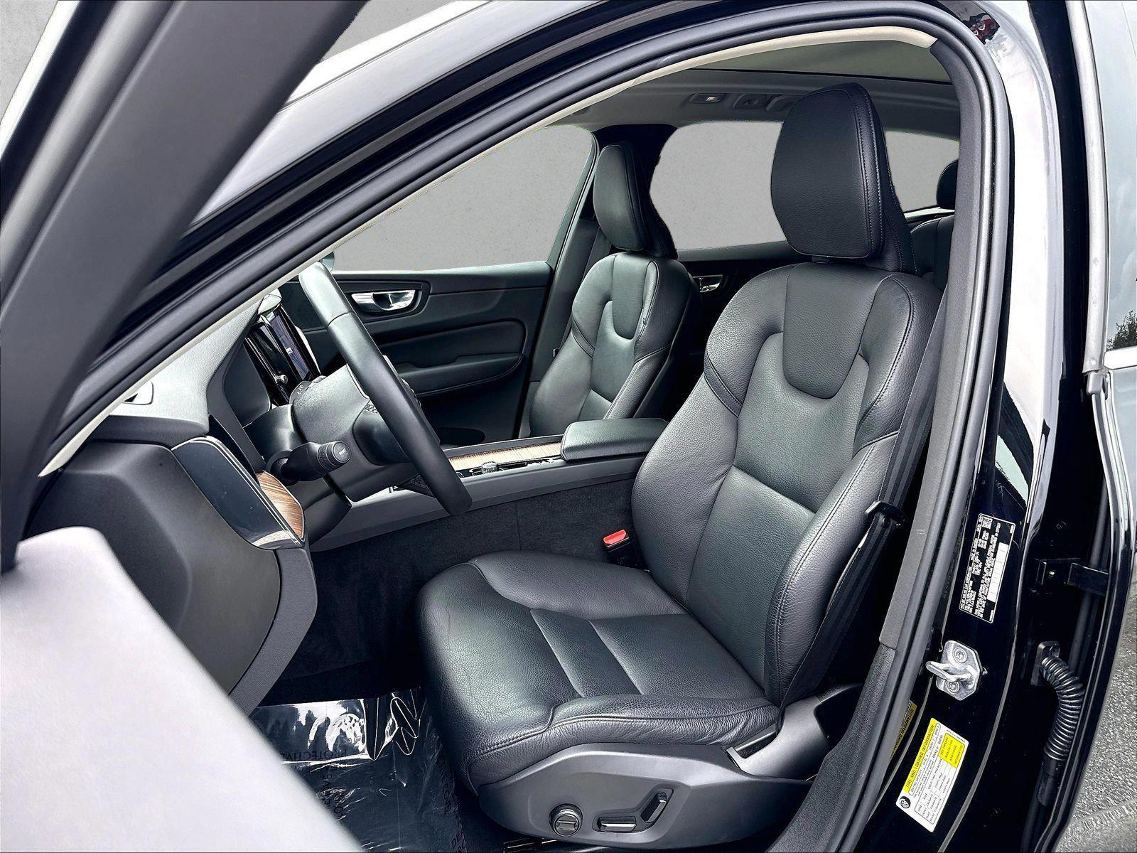 2022 Volvo XC60 Momentum - Photo 25