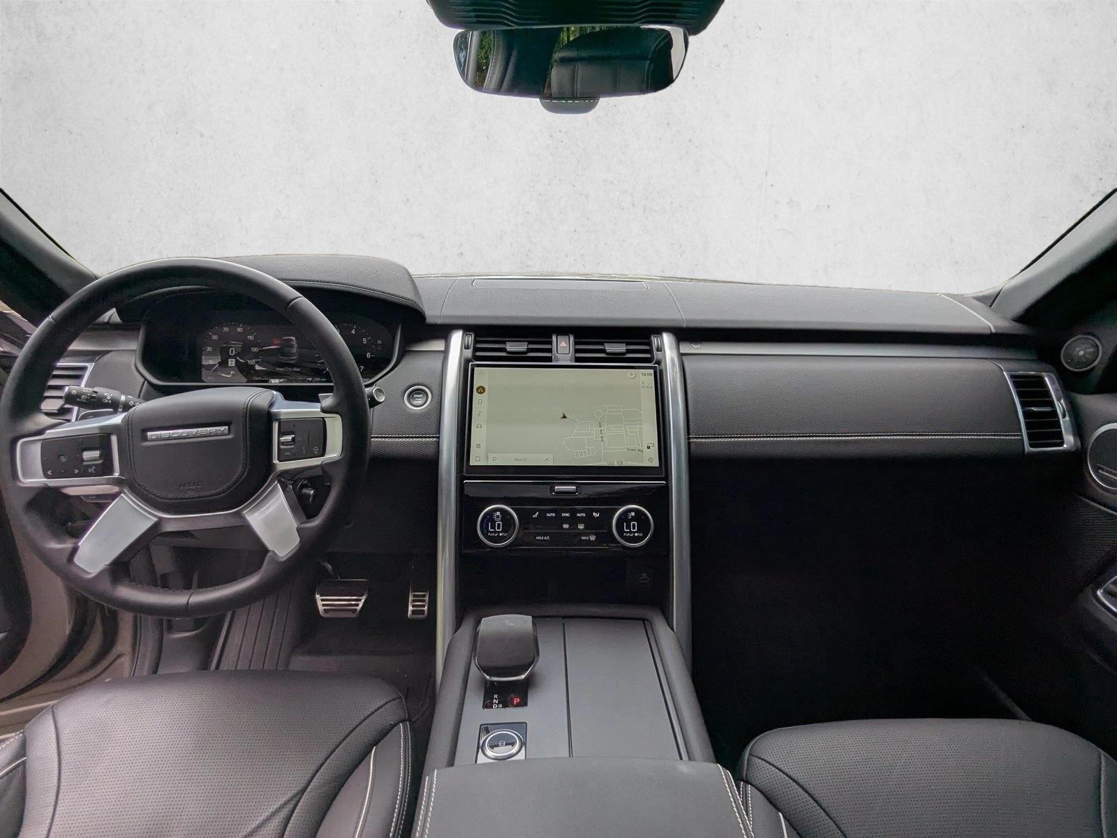 Thumbnail: 2023 Land Rover Discovery - 4