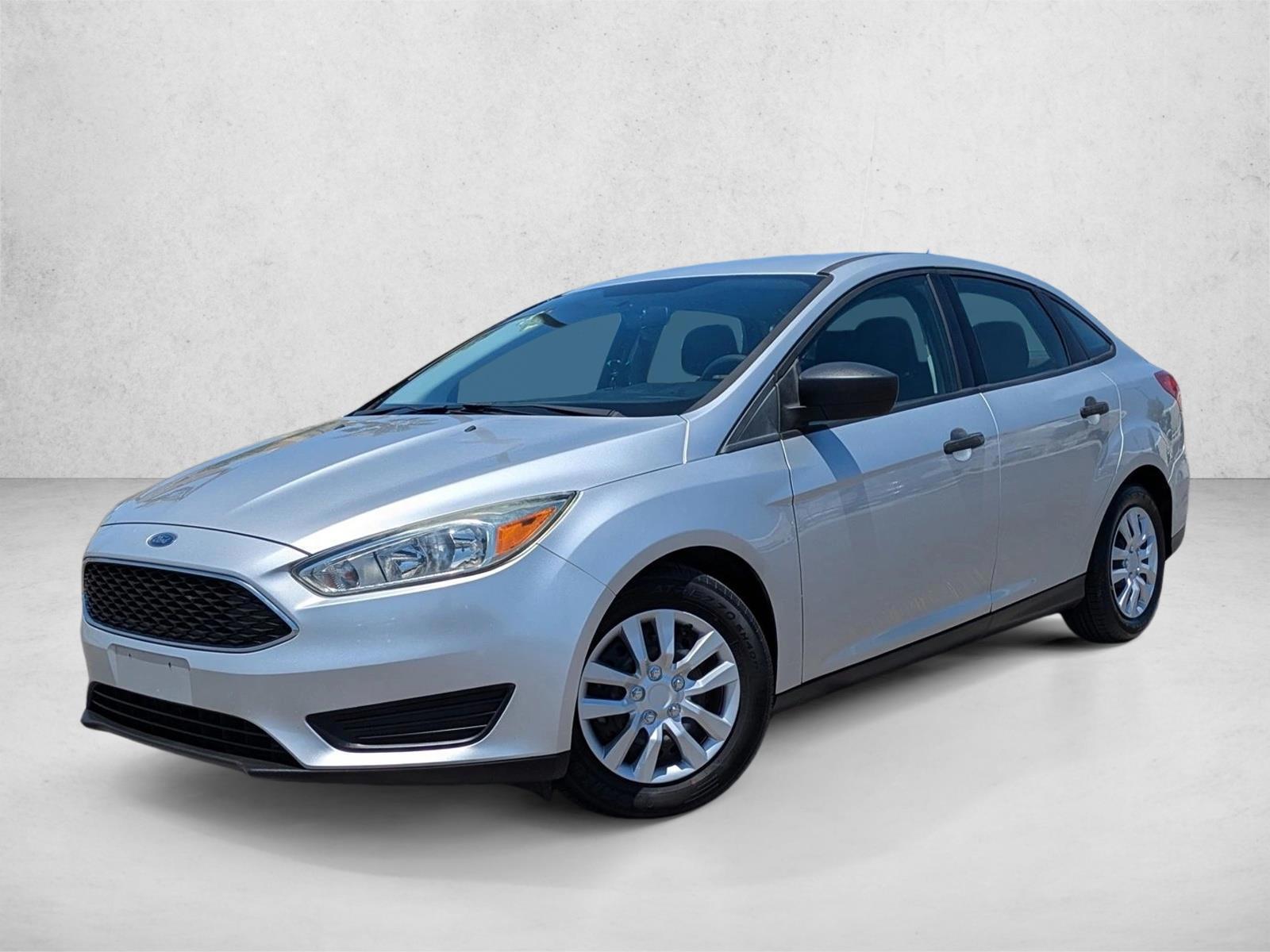 2018 Ford Focus Sedan S's photo