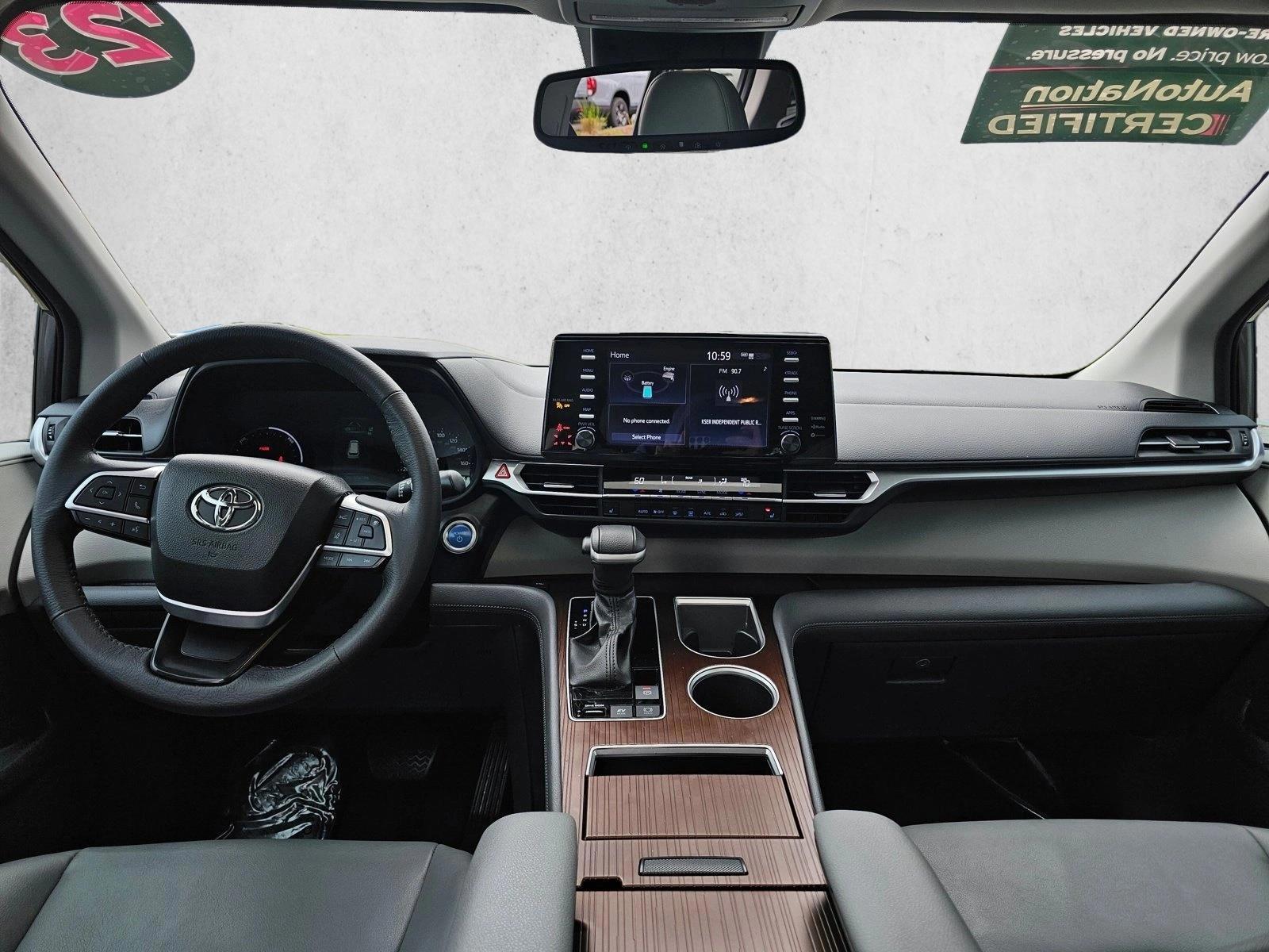 Thumbnail: 2023 Toyota Sienna - 3