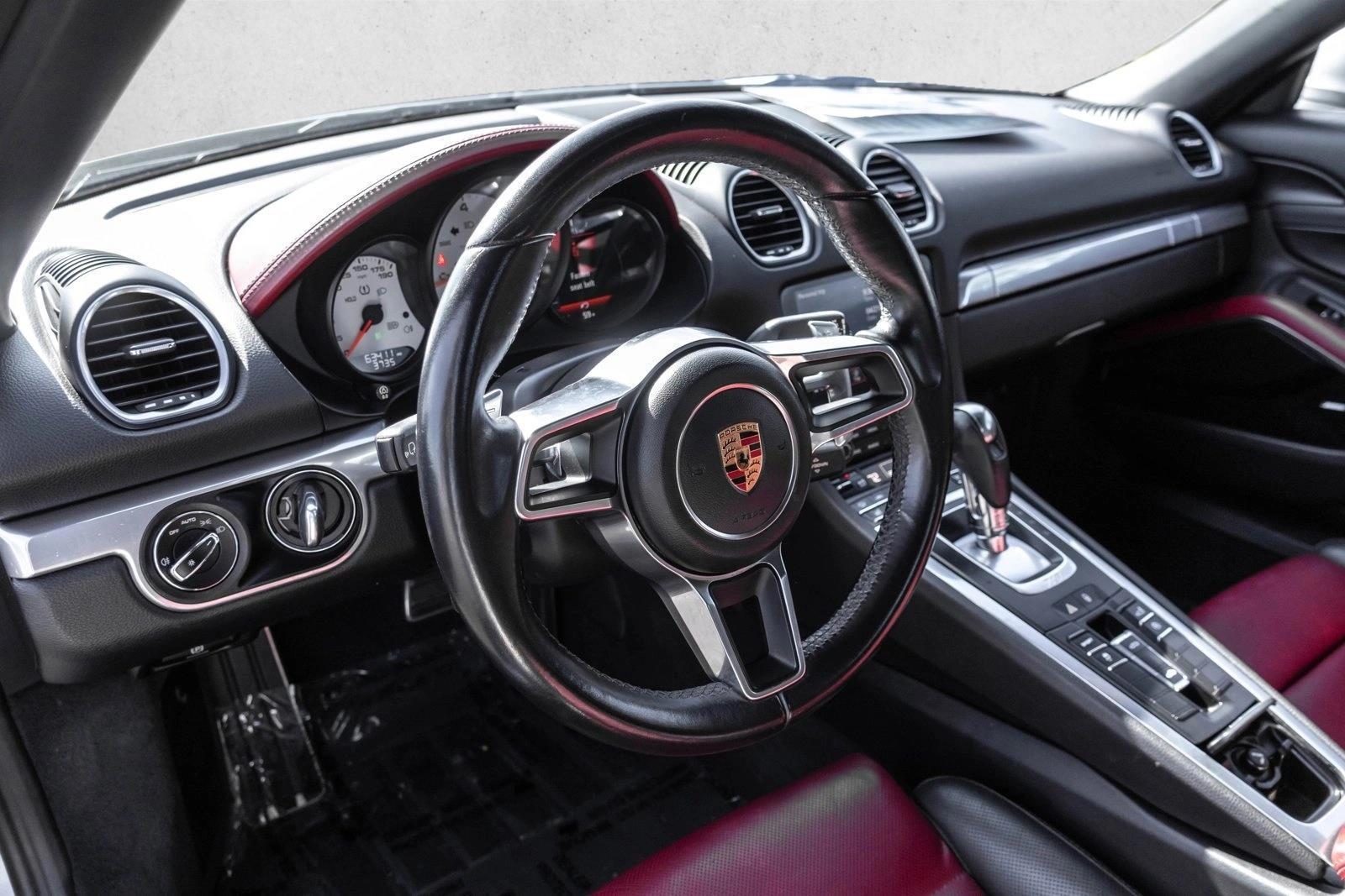 Thumbnail: 2017 Porsche 718 Boxster - 3