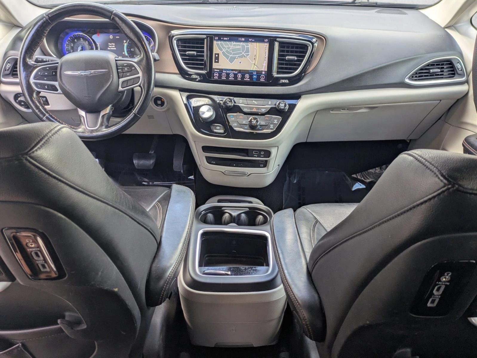 Thumbnail: 2019 Chrysler Pacifica - 3
