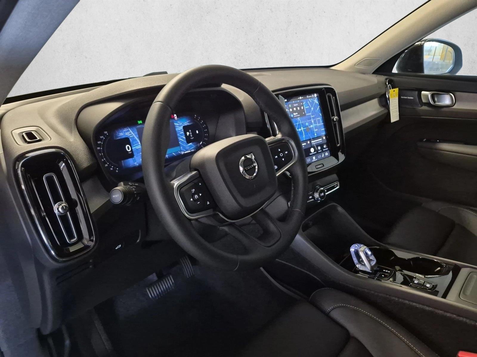 Thumbnail: 2026 Volvo XC40 - 3
