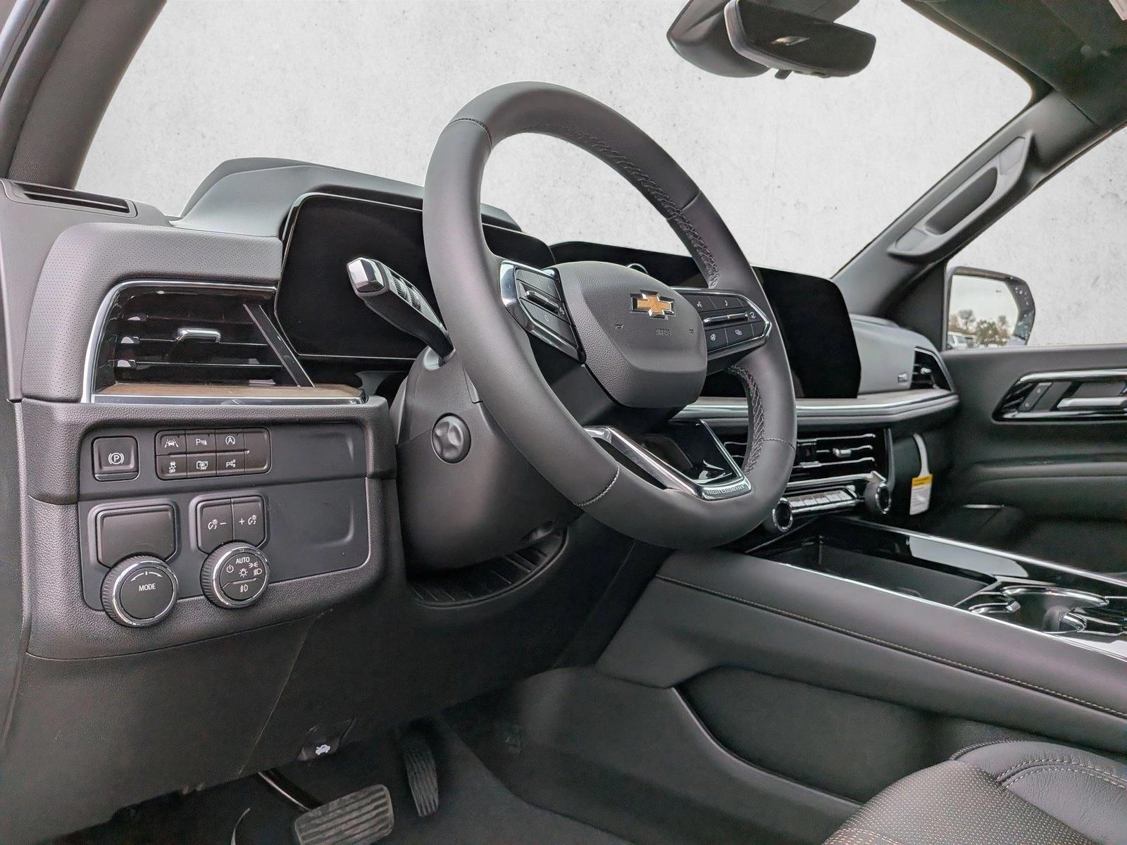 Thumbnail: 2026 Chevrolet Suburban - 3