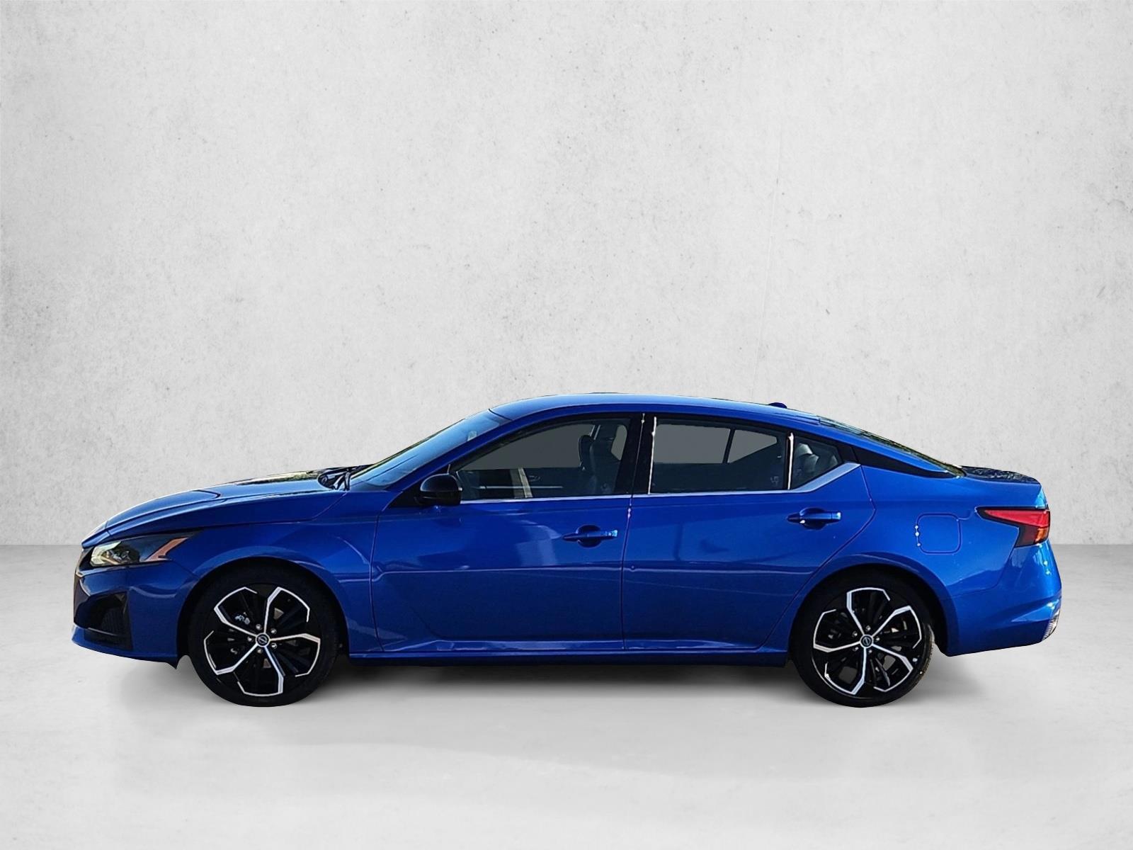 2025 Nissan Altima SR - Photo 9