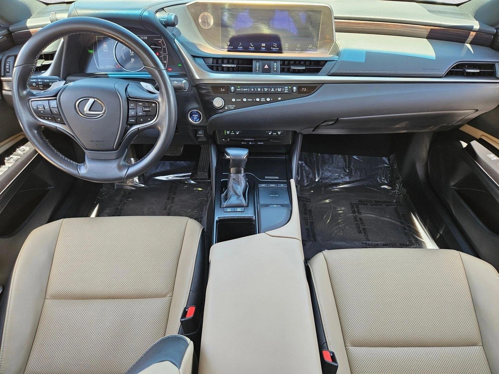 Thumbnail: 2021 Lexus ES - 4