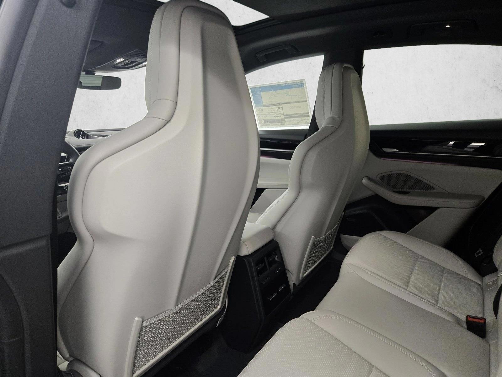 2025 Porsche Macan S - Photo 16