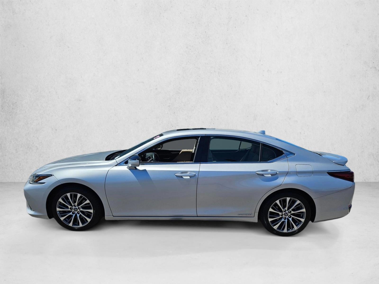 Thumbnail: 2021 Lexus ES - 2