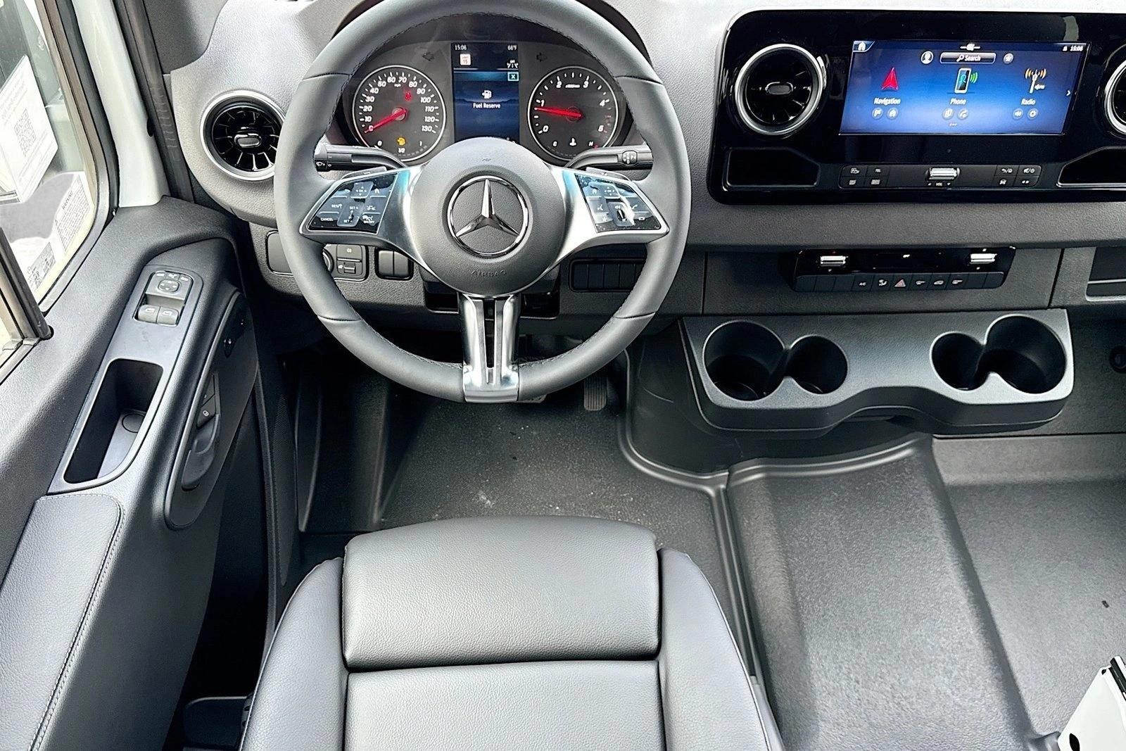 Thumbnail: 2026 Mercedes-Benz Sprinter - 4