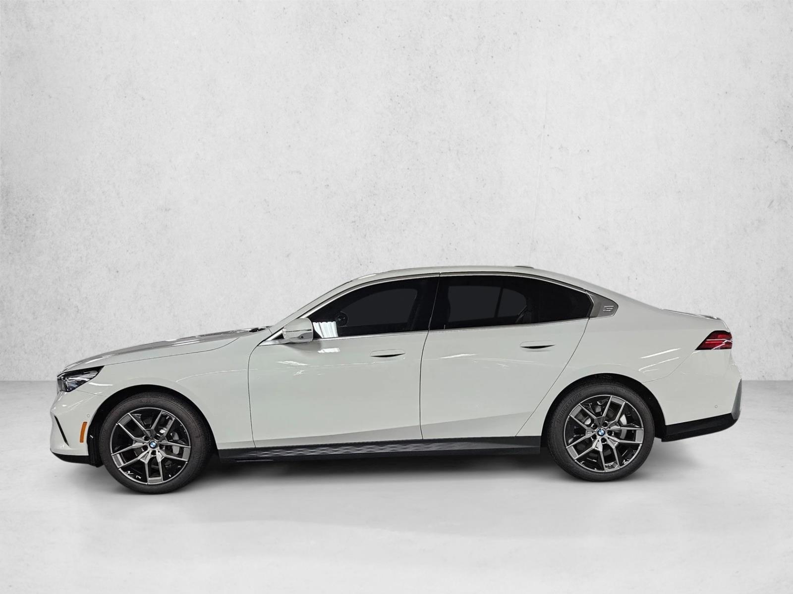 Thumbnail: 2026 BMW 5 Series - 2