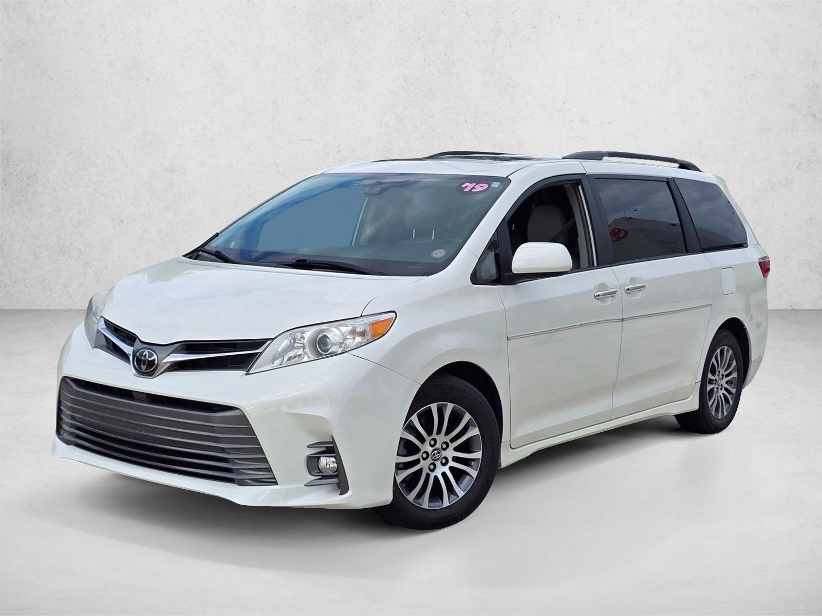 Thumbnail: 2019 Toyota Sienna - 1