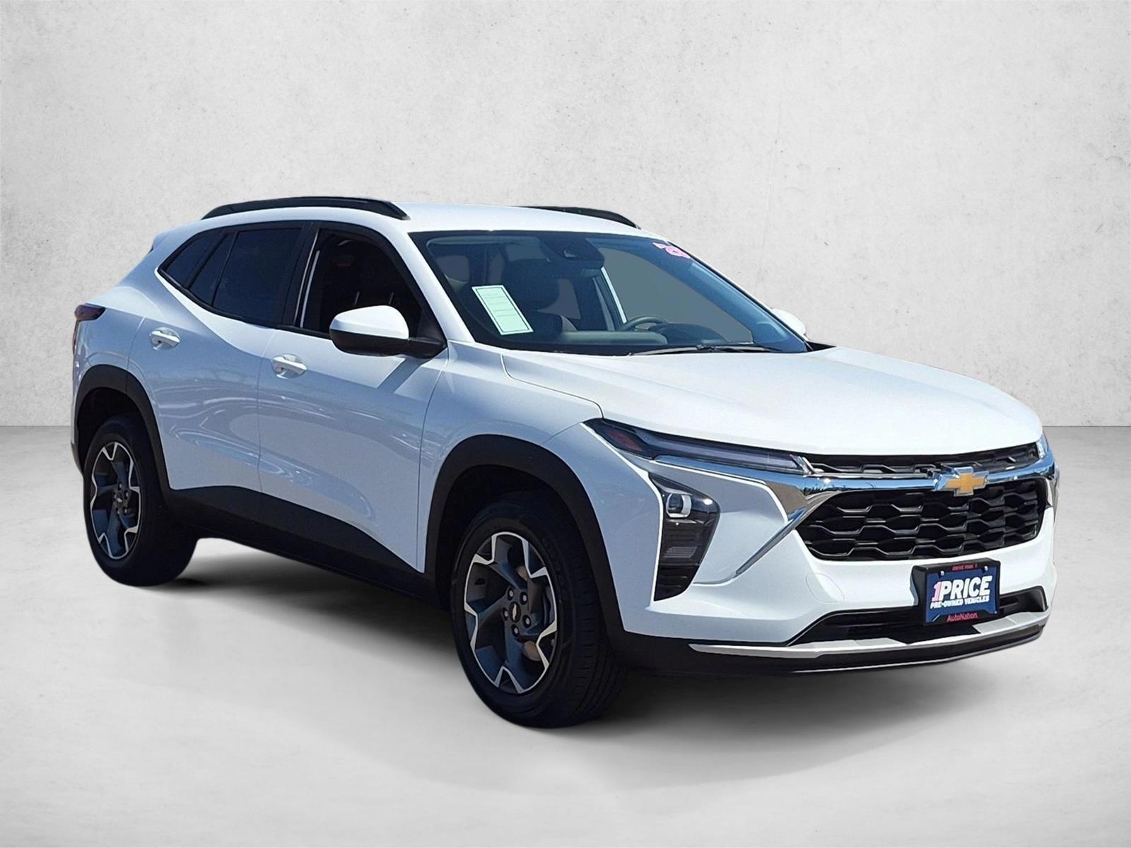 2025 Chevrolet Trax LT - Photo 3