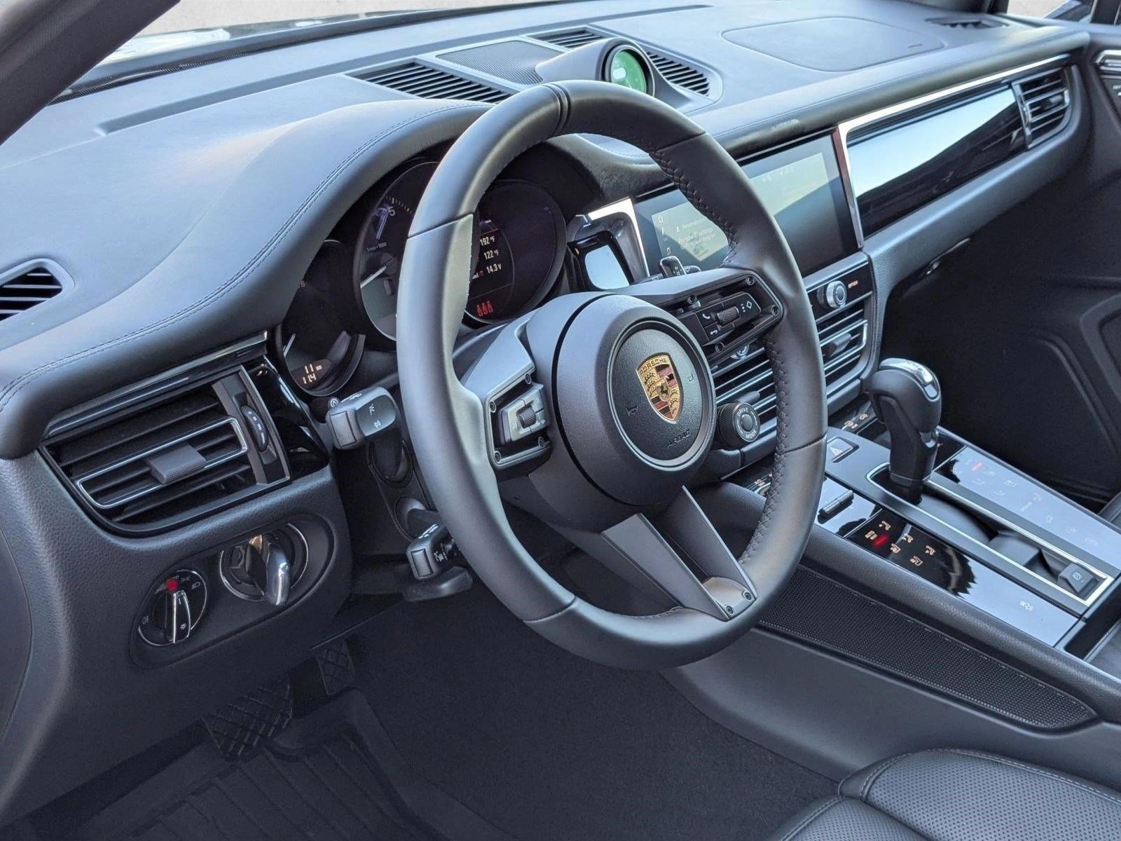 Thumbnail: 2026 Porsche Macan - 3