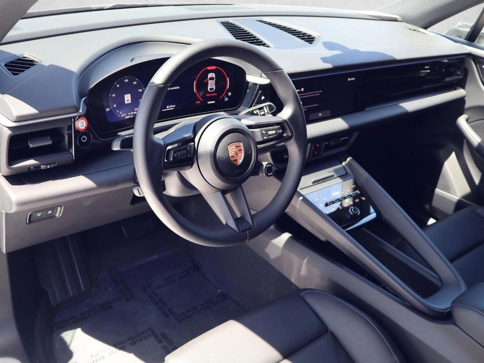 Thumbnail: 2025 Porsche Macan - 3