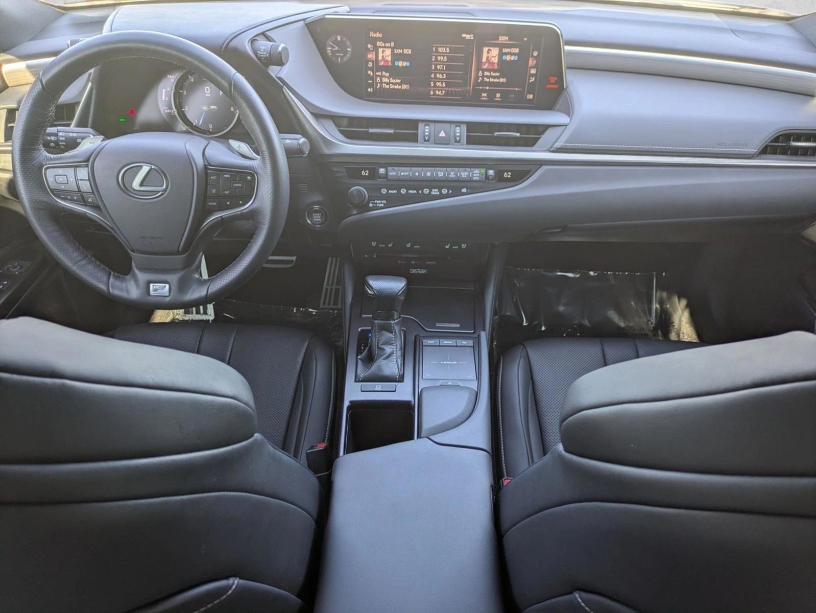 Thumbnail: 2019 Lexus ES - 3