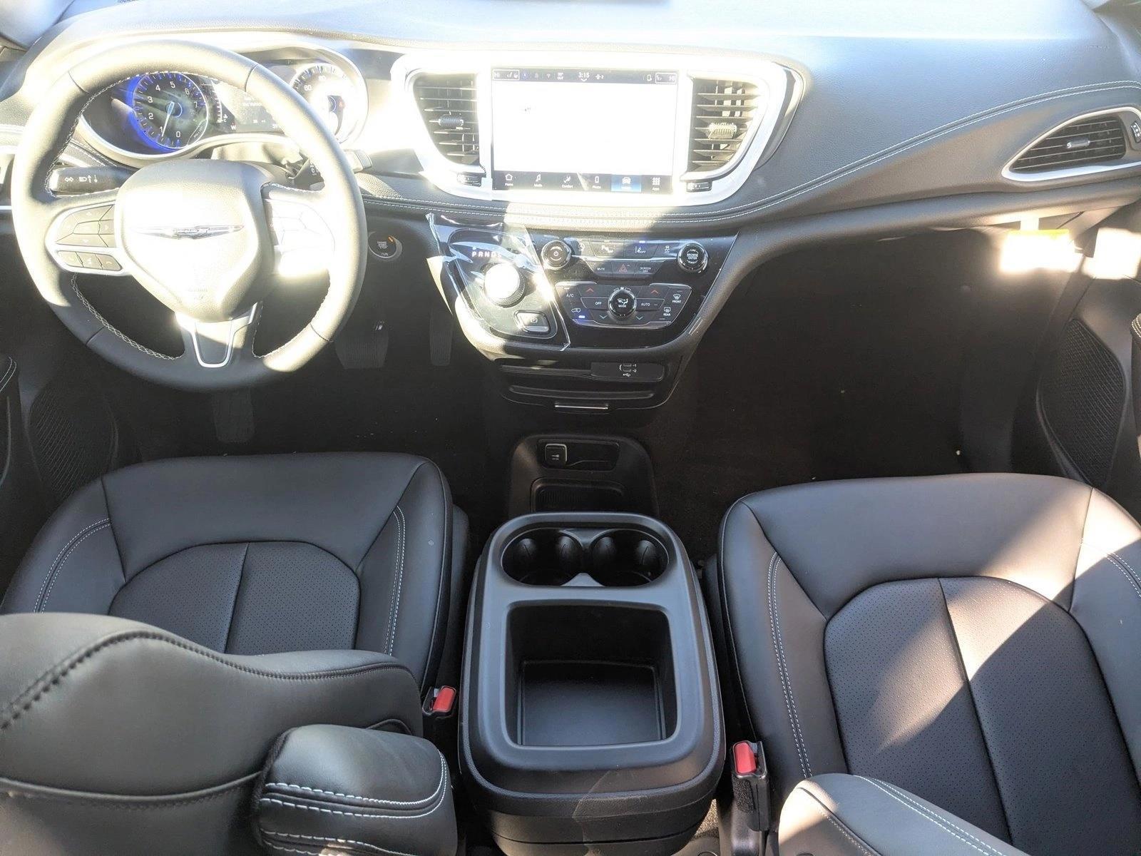 Thumbnail: 2026 Chrysler Pacifica - 3
