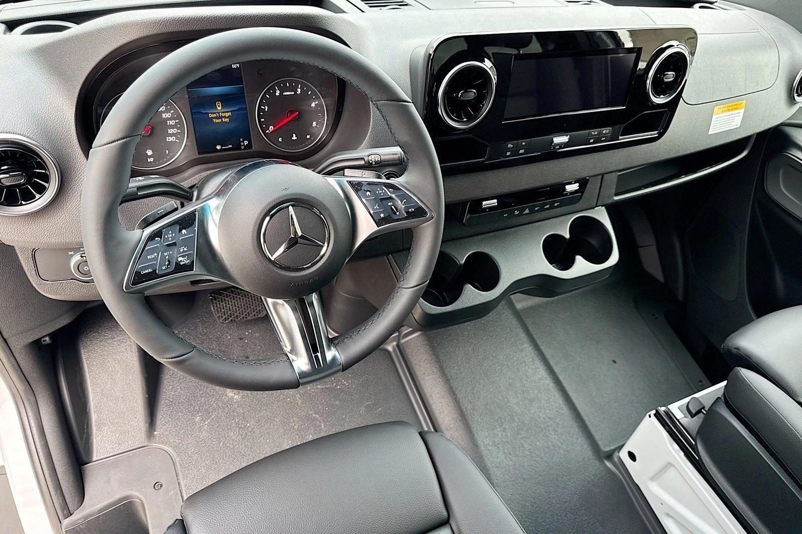 Thumbnail: 2026 Mercedes-Benz Sprinter - 3