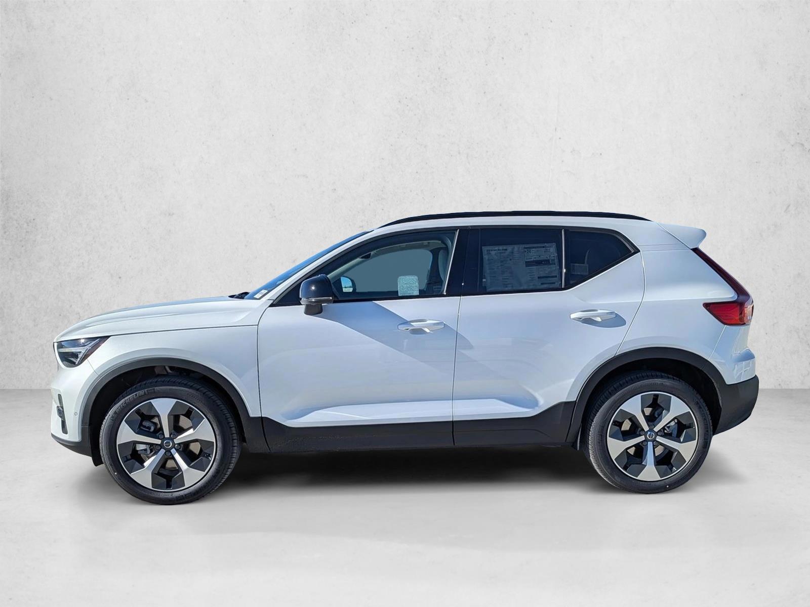 Thumbnail: 2026 Volvo XC40 - 2