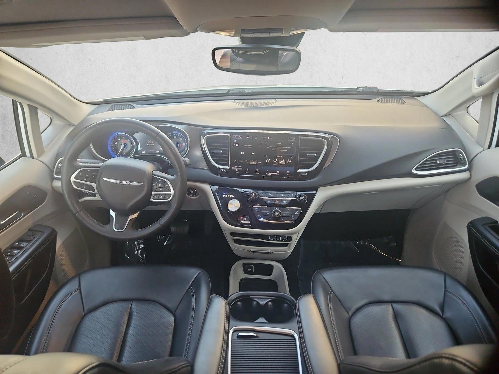 Thumbnail: 2023 Chrysler Pacifica - 3