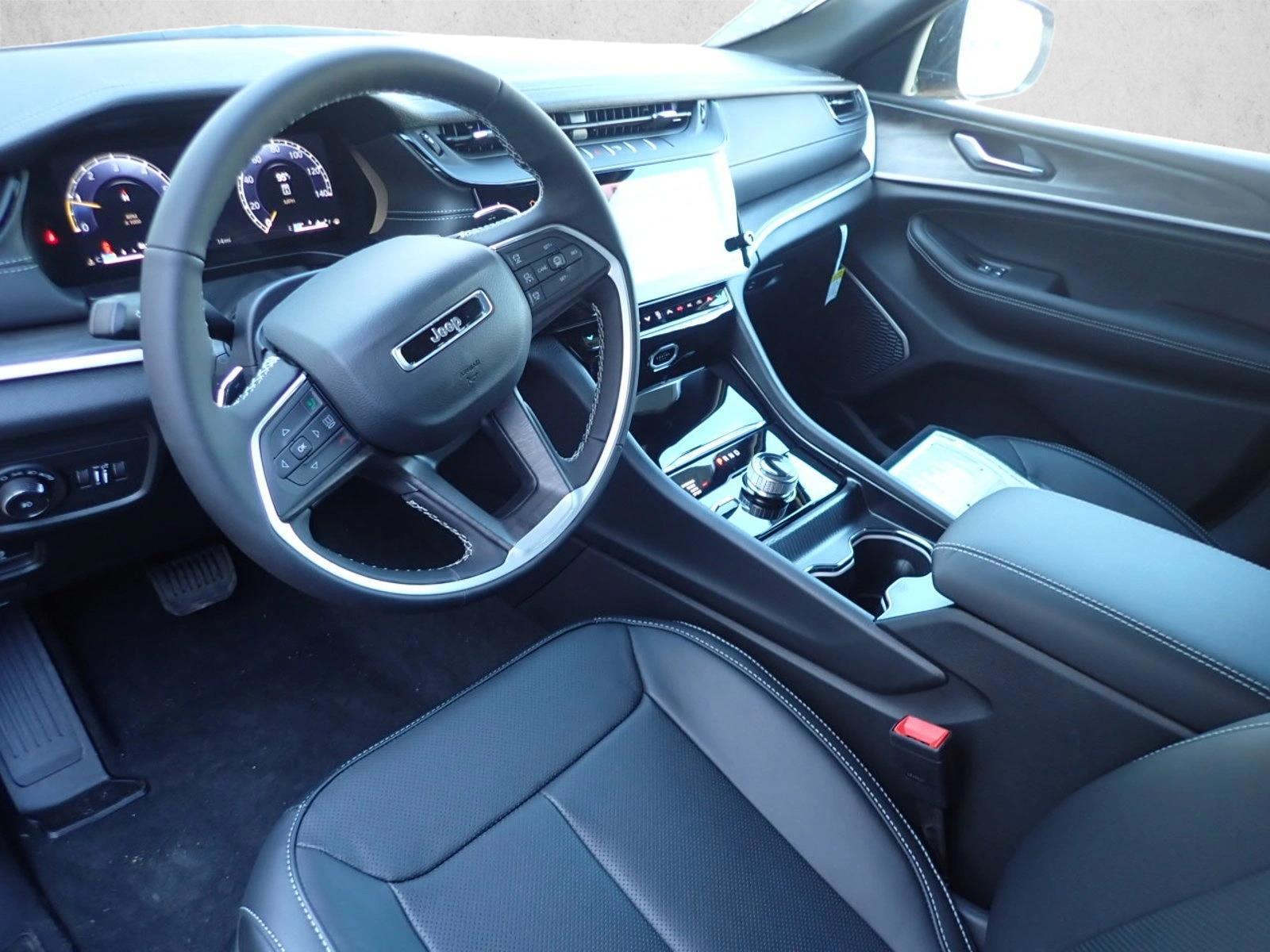 Thumbnail: 2026 Jeep Grand Cherokee - 3