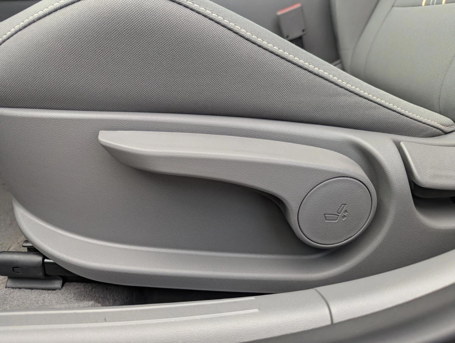 Thumbnail: 2026 Hyundai Elantra - 4