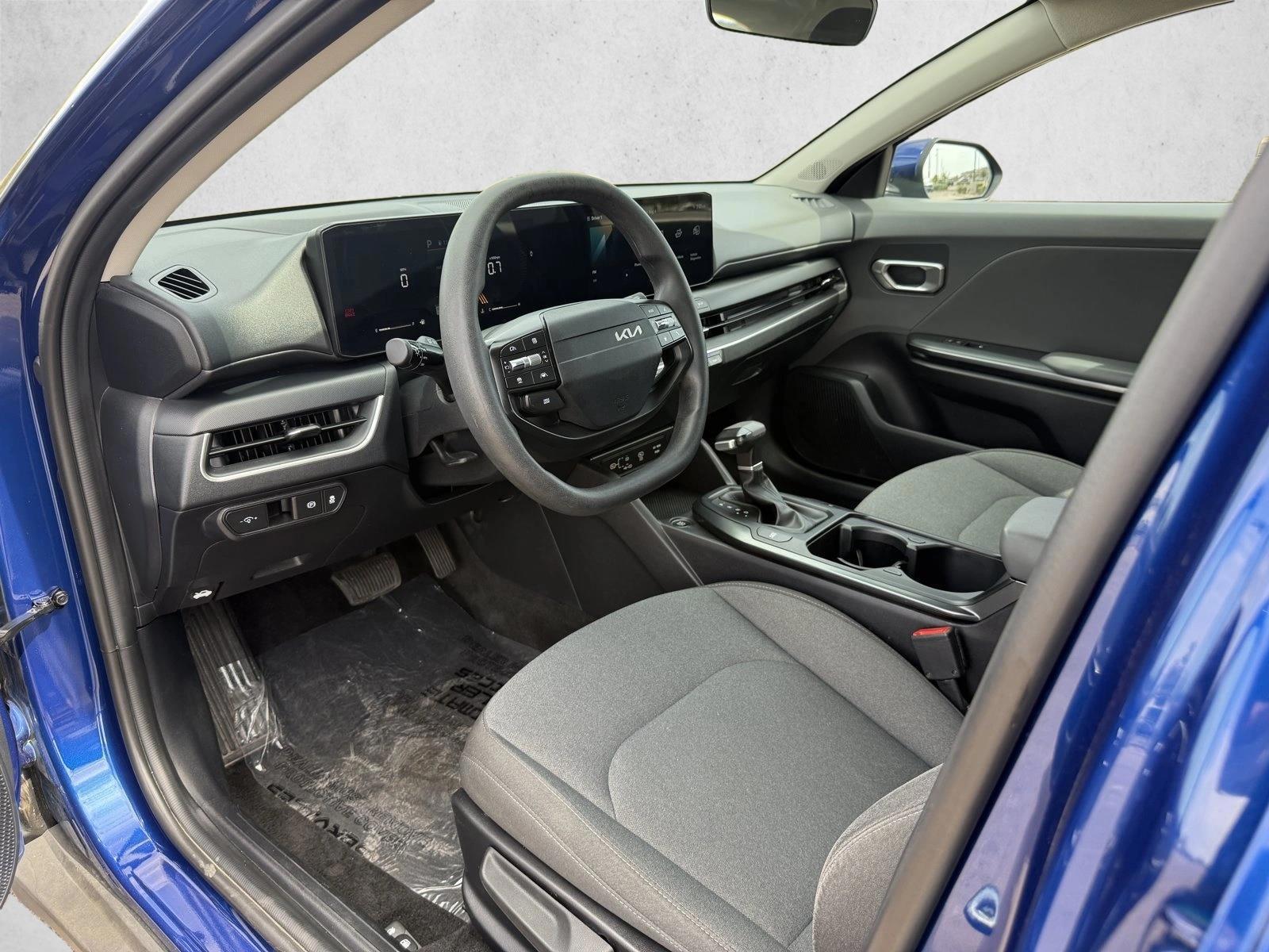 2025 Kia K4 LXS - Photo 10