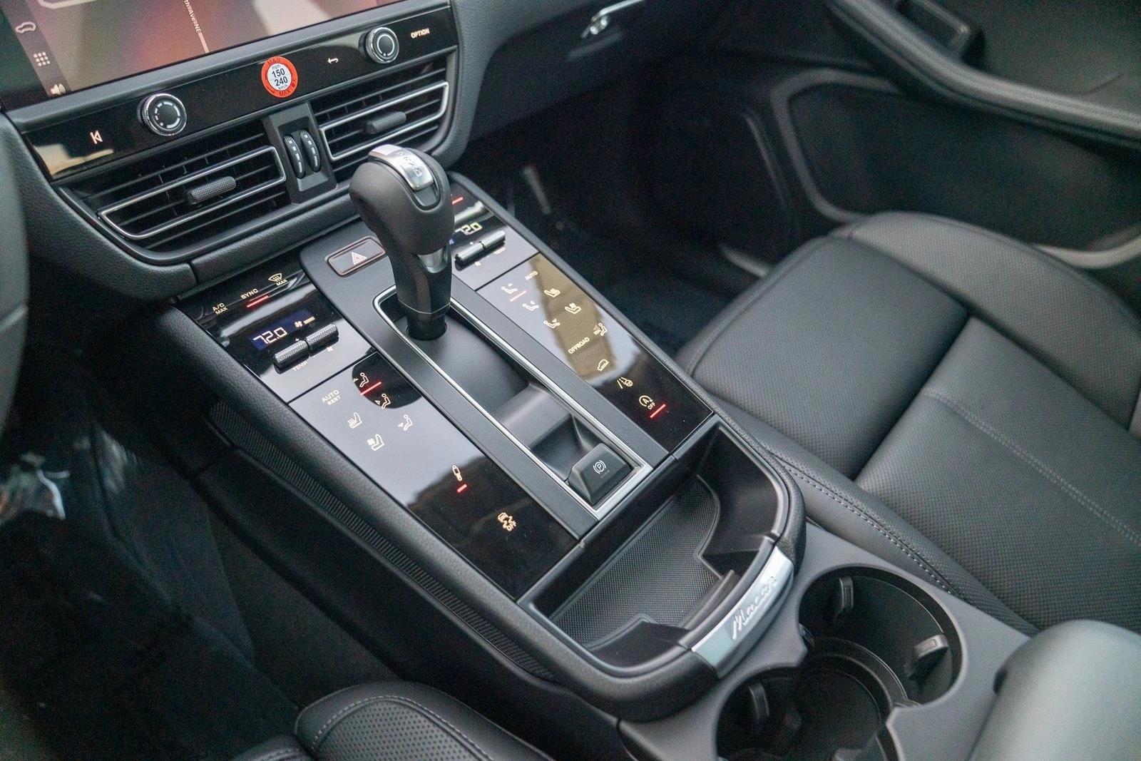 2026 Porsche Macan T - Photo 21