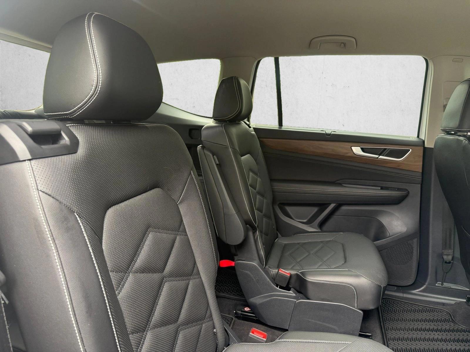 2024 Volkswagen Atlas SE w/Tech - Photo 23