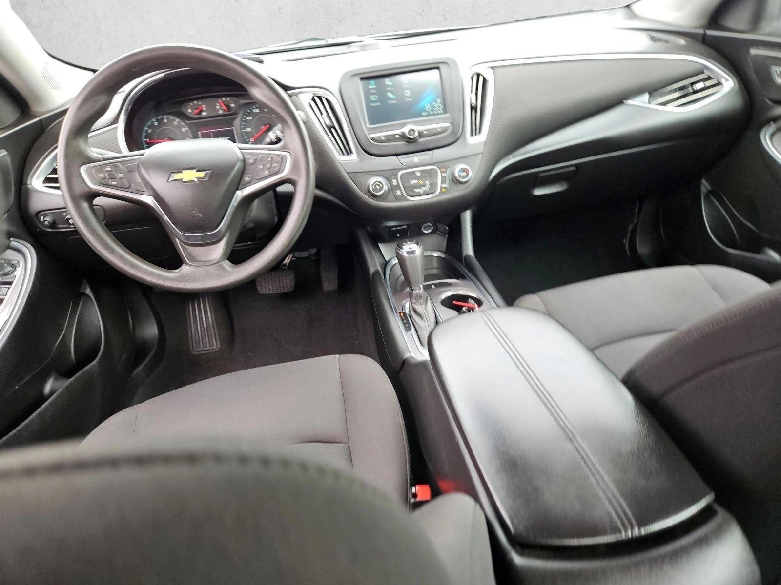 Thumbnail: 2018 Chevrolet Malibu - 3