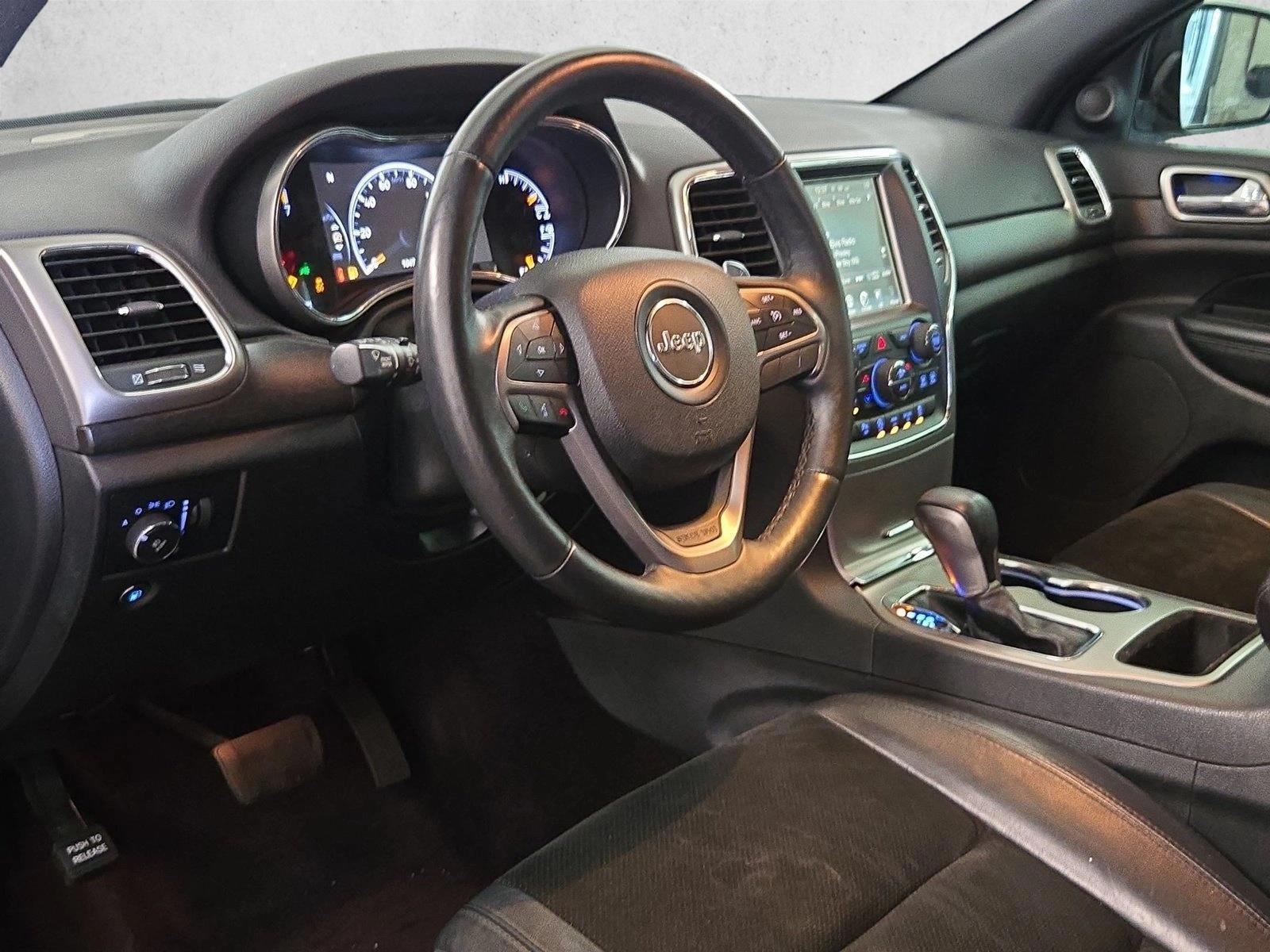 Thumbnail: 2017 Jeep Grand Cherokee - 3
