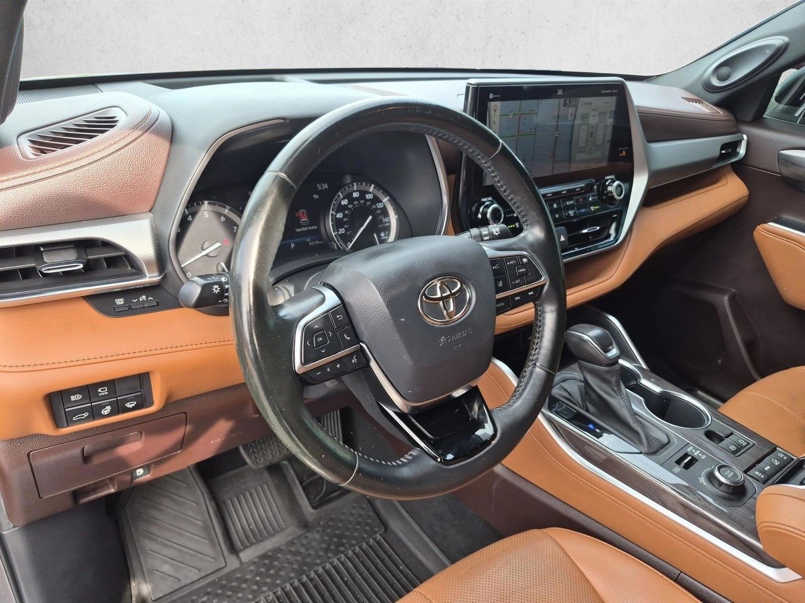 Thumbnail: 2021 Toyota Highlander - 3