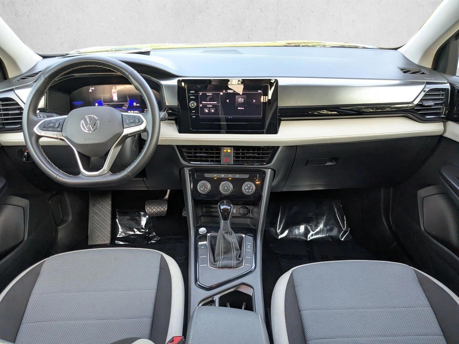 Thumbnail: 2025 Volkswagen Taos - 3