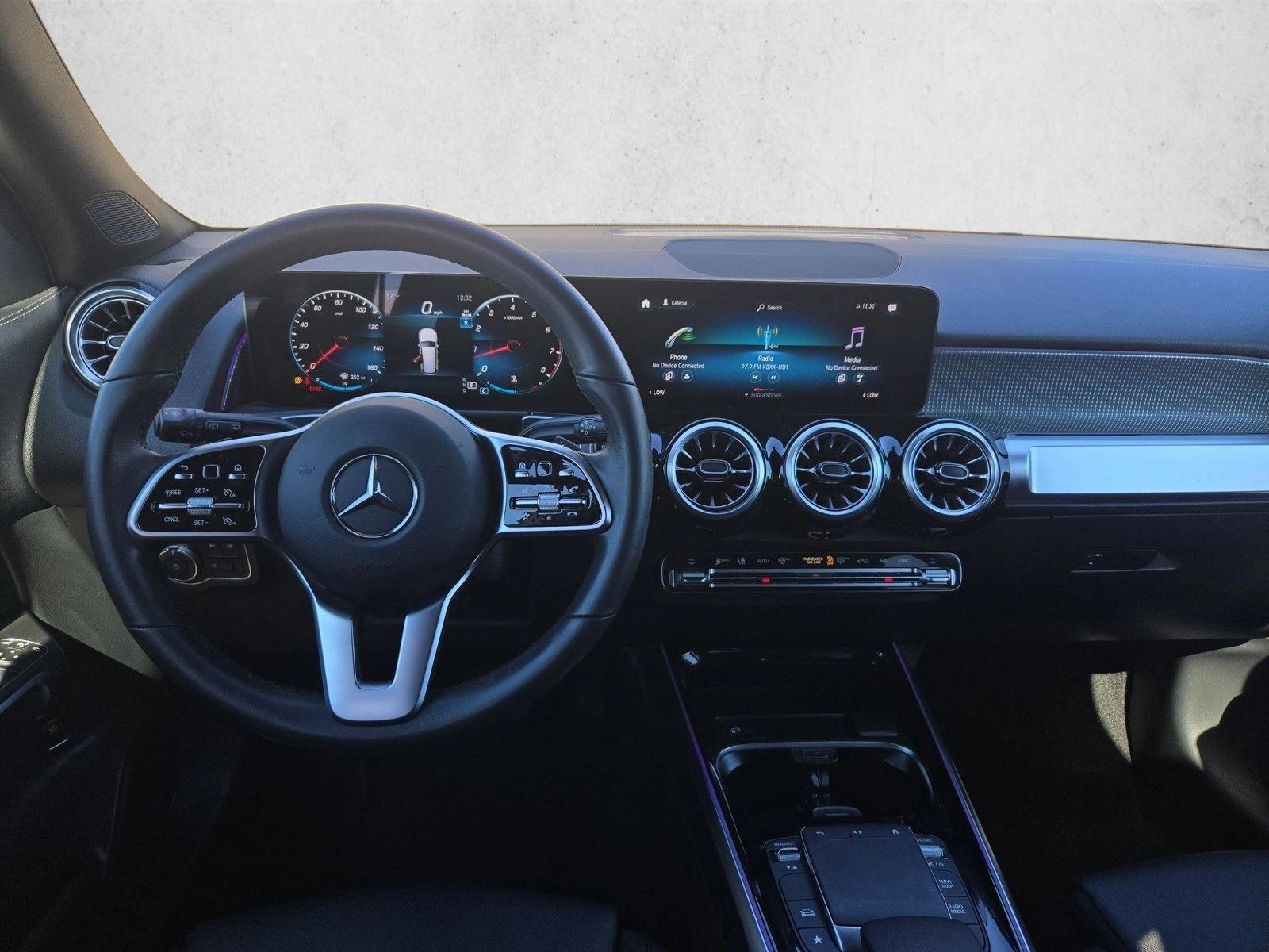 Thumbnail: 2023 Mercedes-Benz GLB - 3