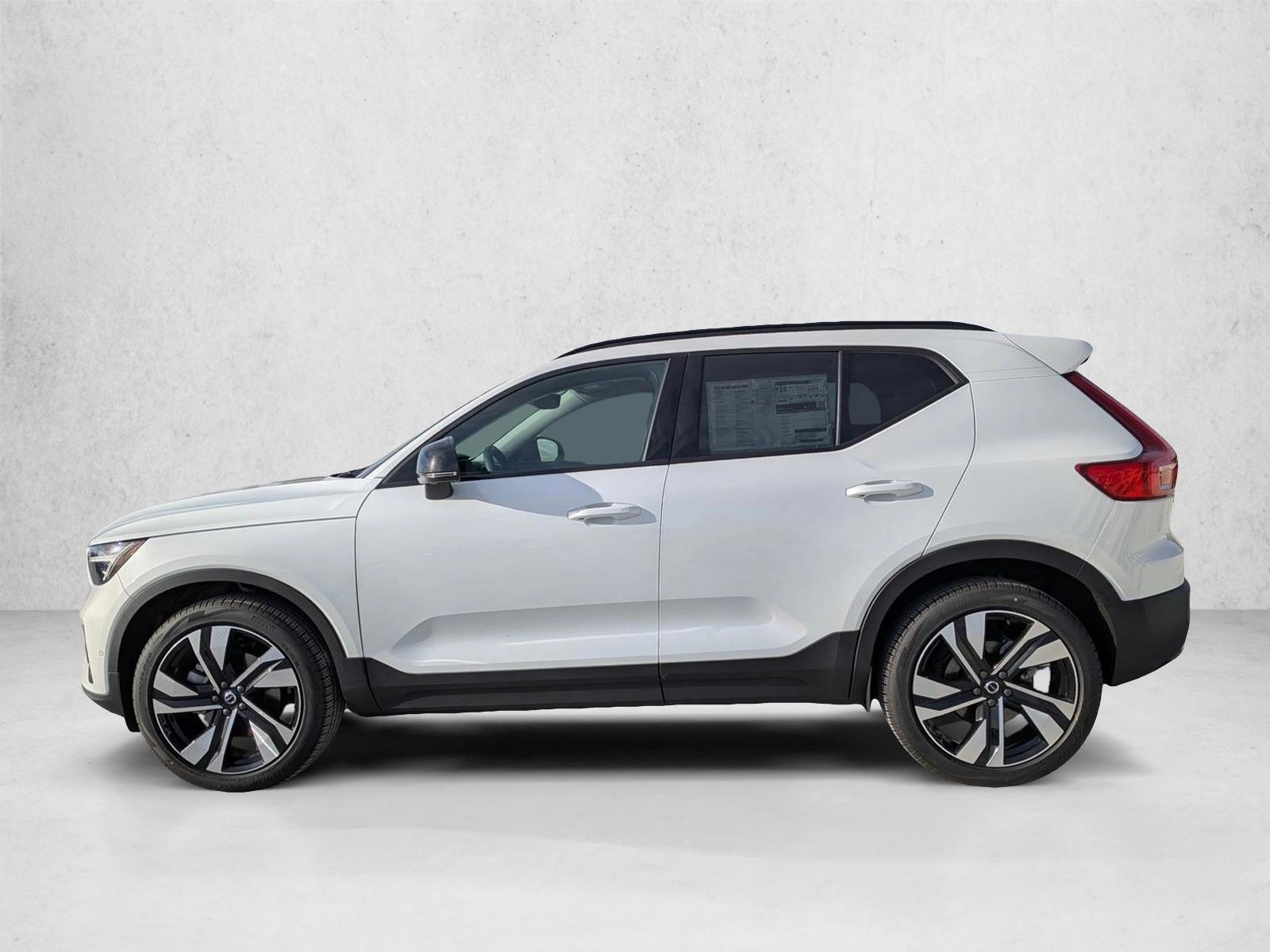 Thumbnail: 2026 Volvo XC40 - 2