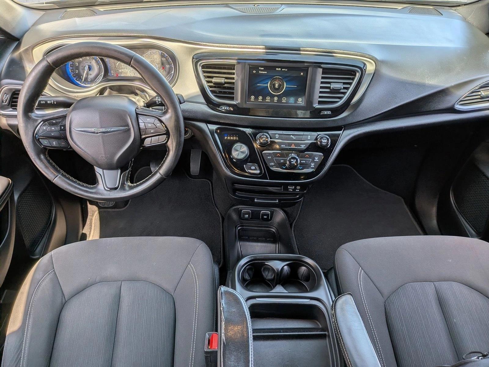 Thumbnail: 2019 Chrysler Pacifica - 4
