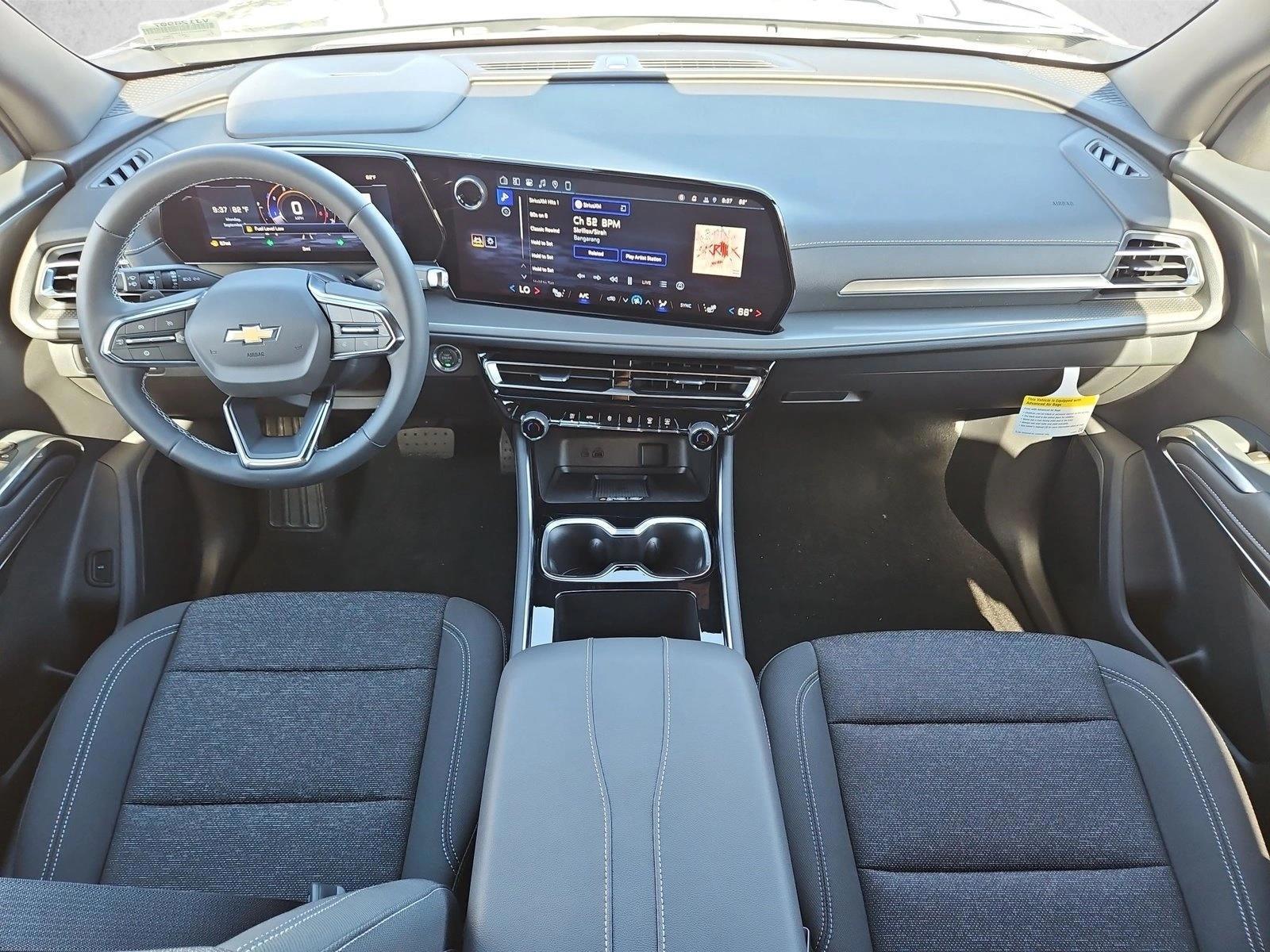 Thumbnail: 2027 Chevrolet Traverse - 3