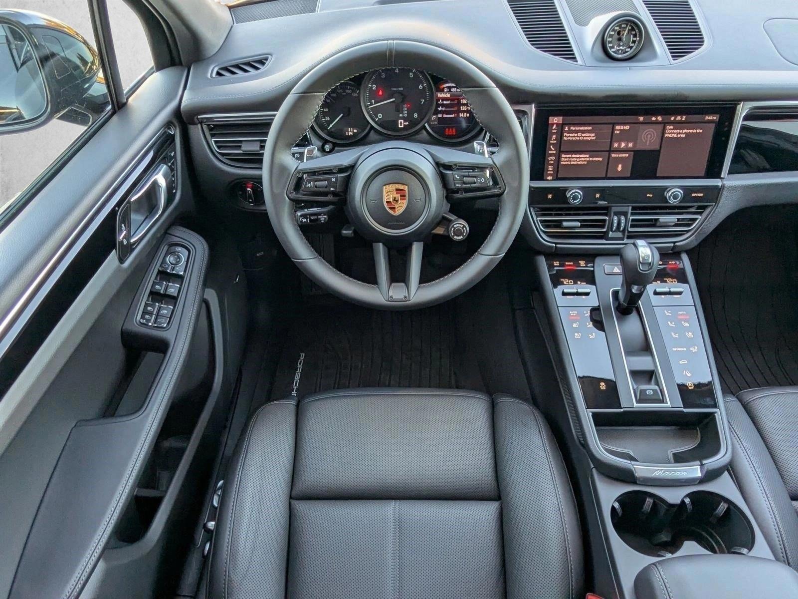 Thumbnail: 2026 Porsche Macan - 4