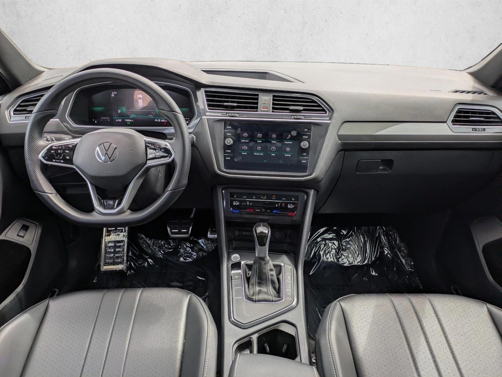 Thumbnail: 2024 Volkswagen Tiguan - 3