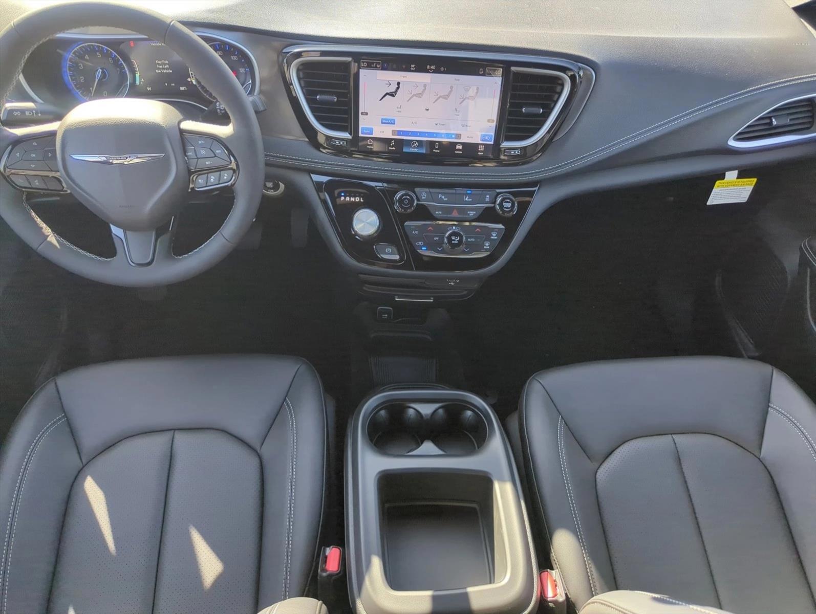 Thumbnail: 2026 Chrysler Pacifica - 3