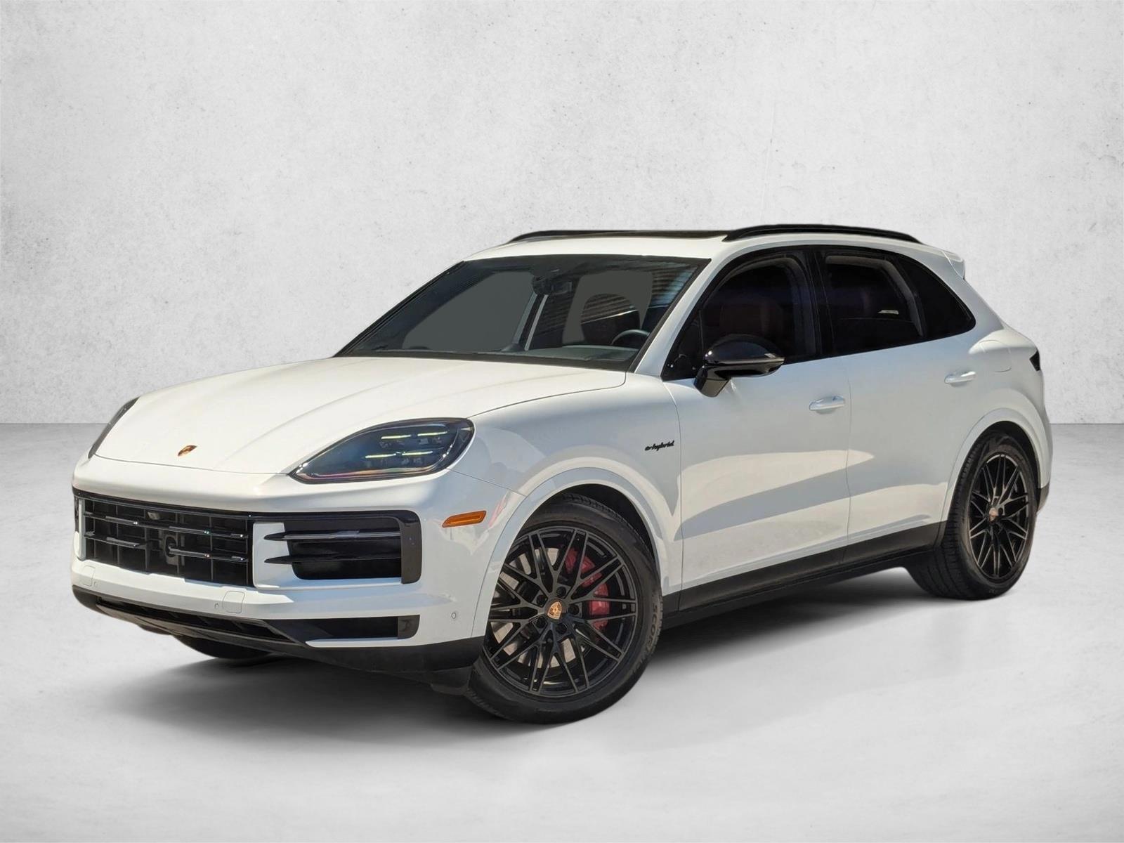 2026 Porsche Cayenne S E-Hybrid's photo