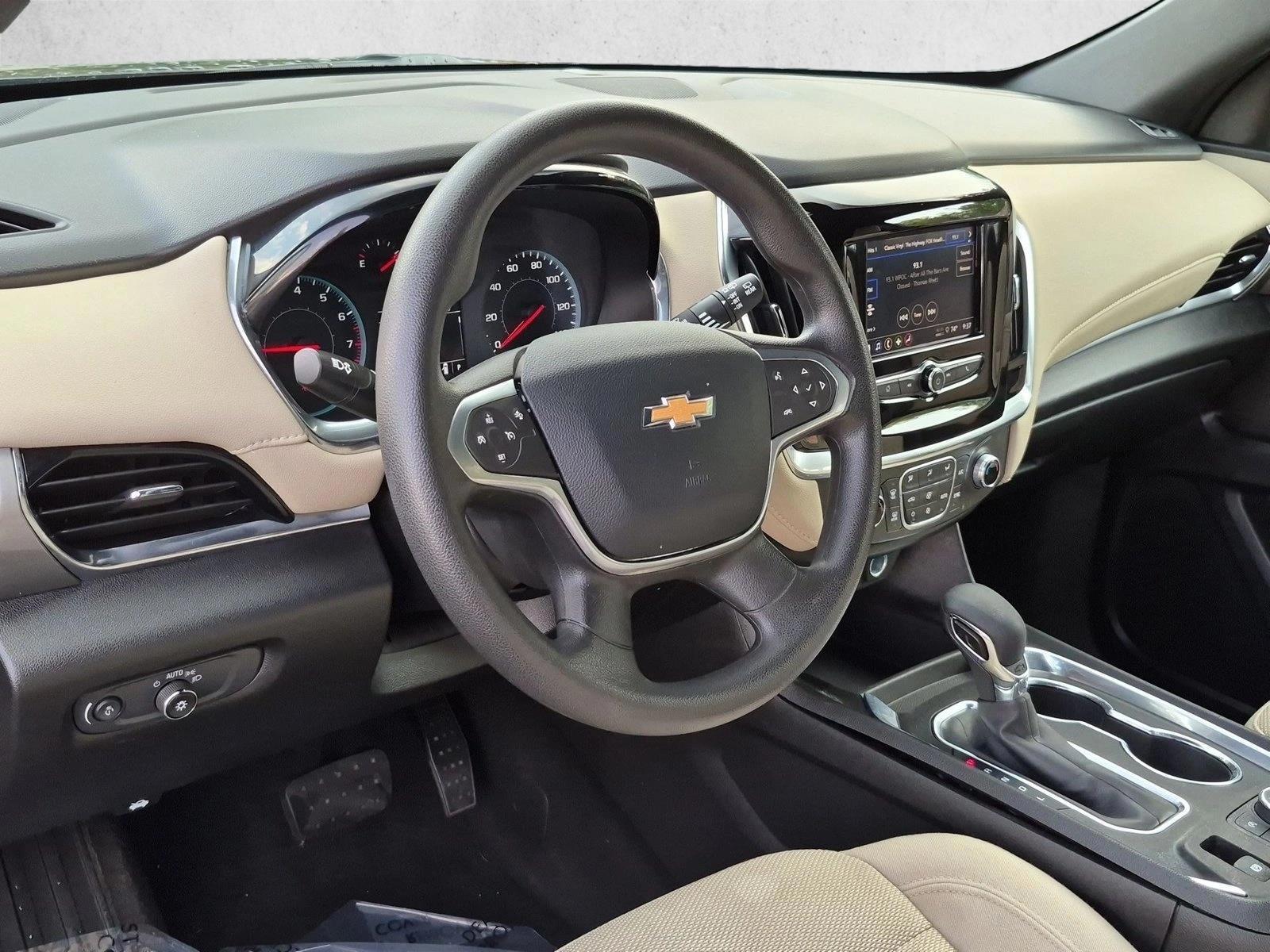 Thumbnail: 2023 Chevrolet Traverse - 3