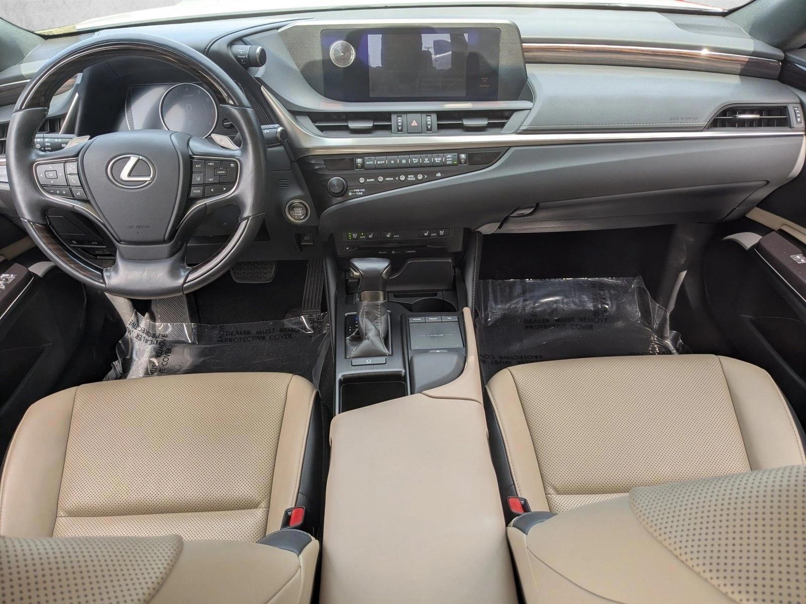 Thumbnail: 2020 Lexus ES - 3