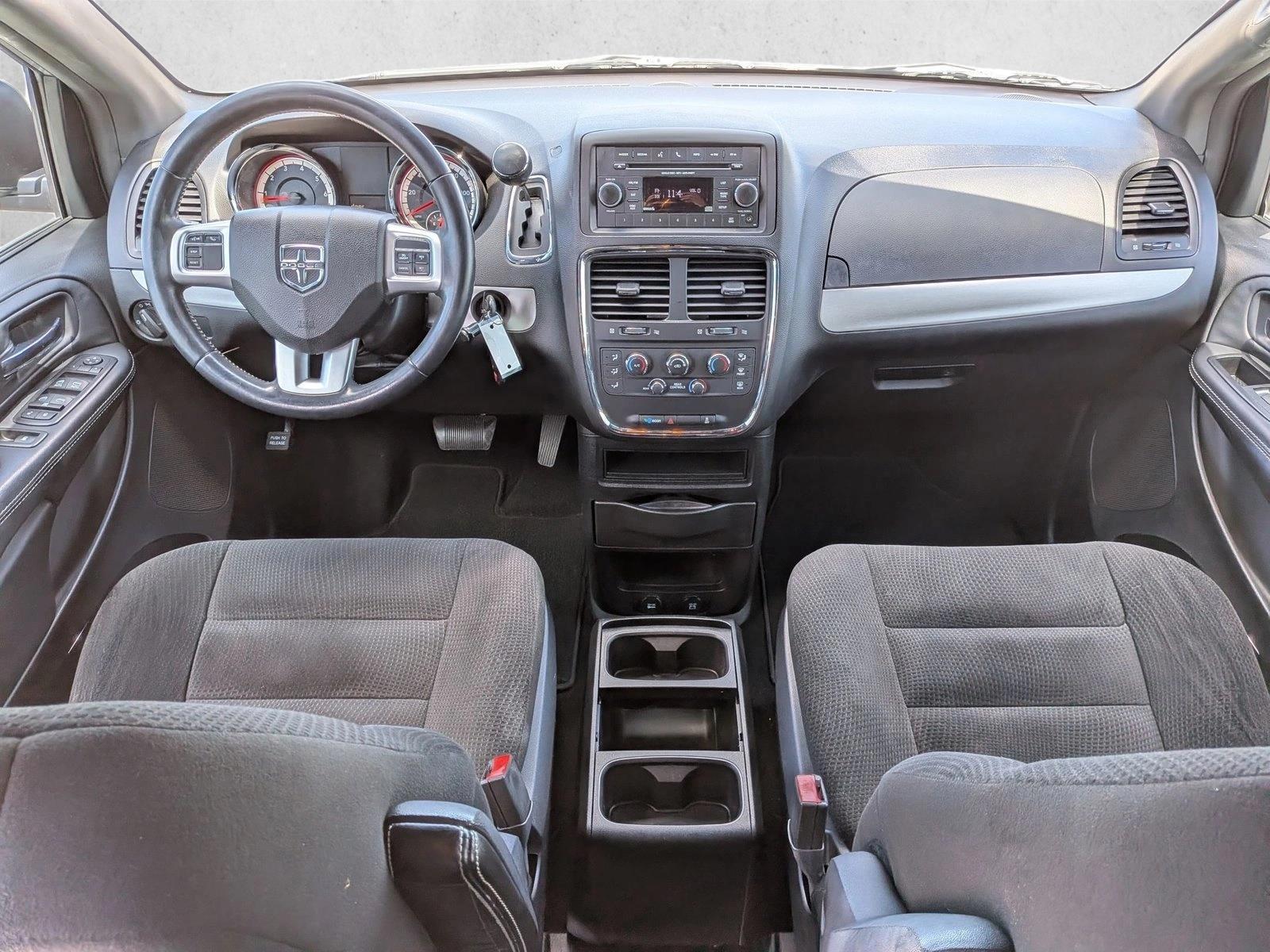 Thumbnail: 2015 Dodge Grand Caravan - 3