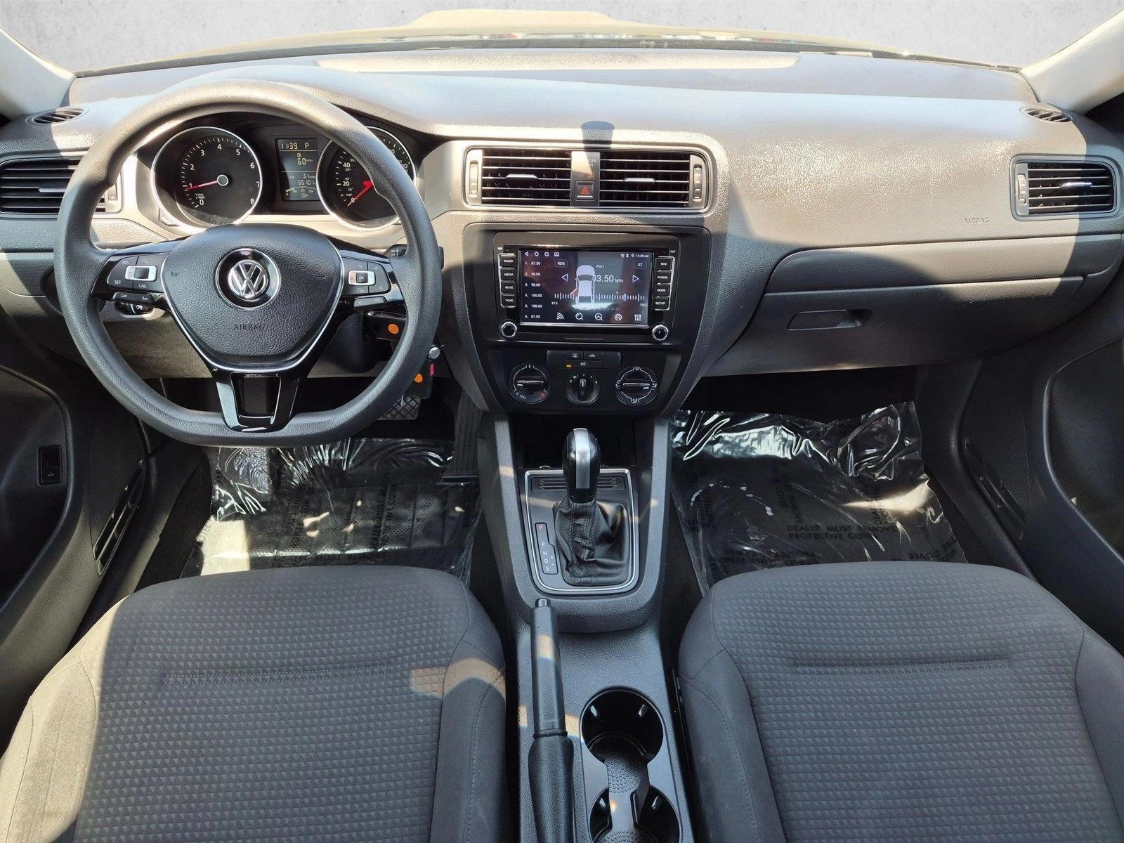Thumbnail: 2015 Volkswagen Jetta - 3