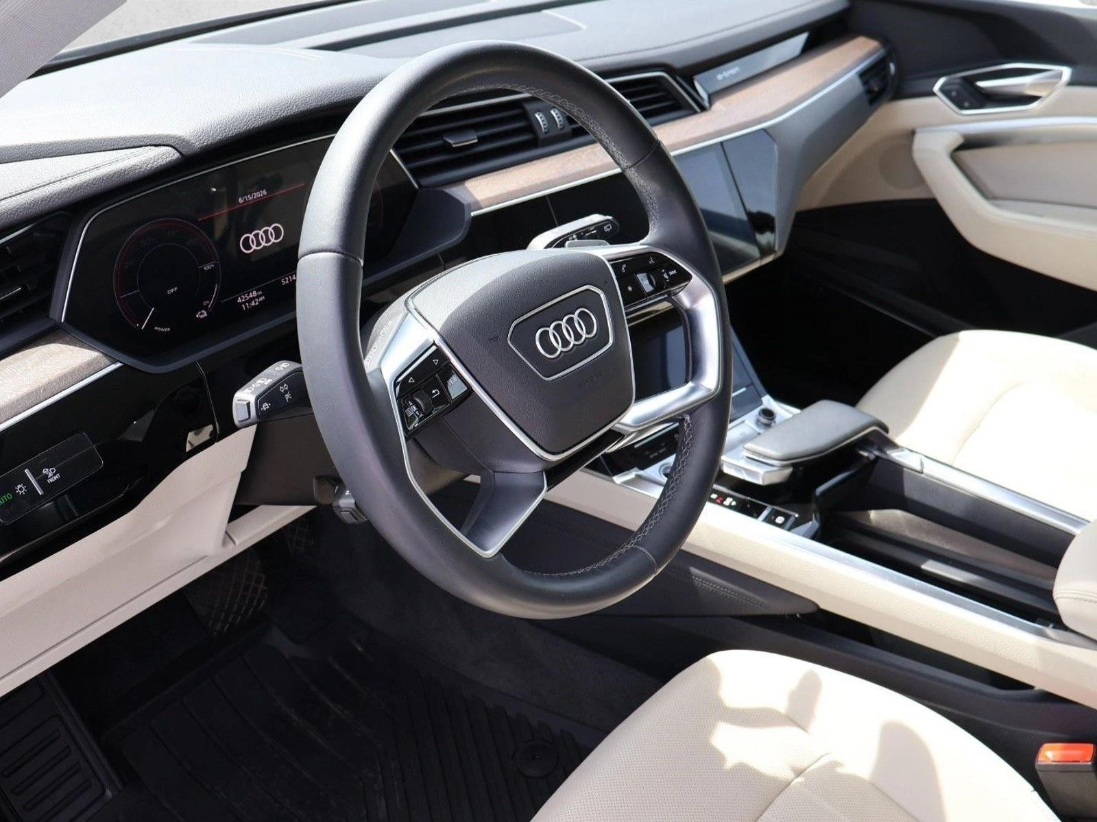 Thumbnail: 2024 Audi Q8 e-tron - 3
