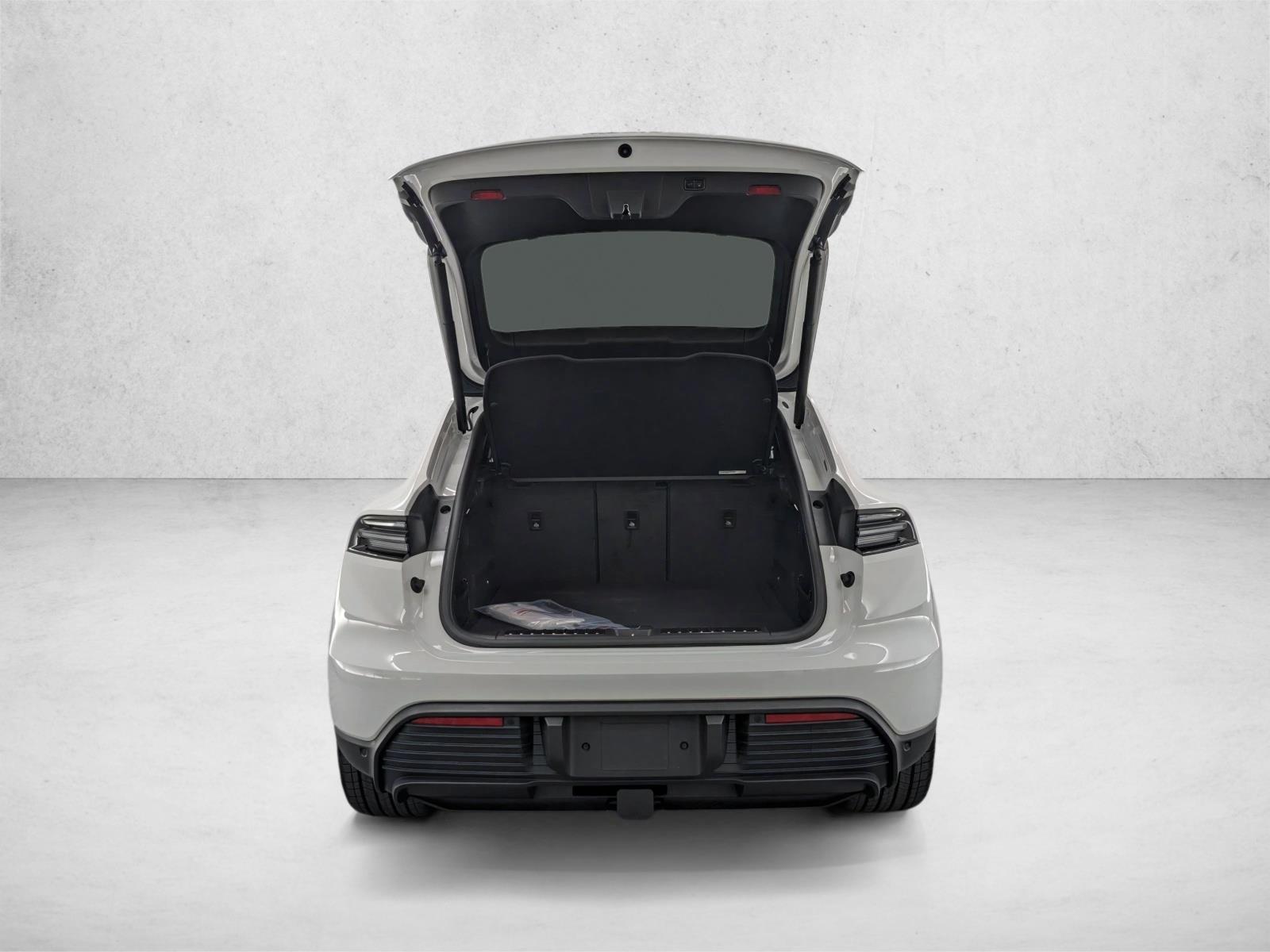 2025 Porsche Macan Base - Photo 24
