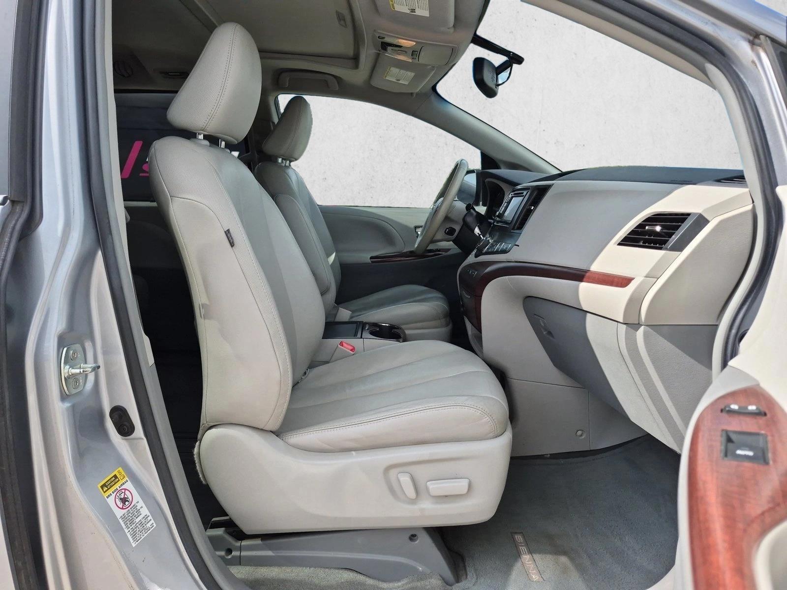 2014 Toyota Sienna, photo 19