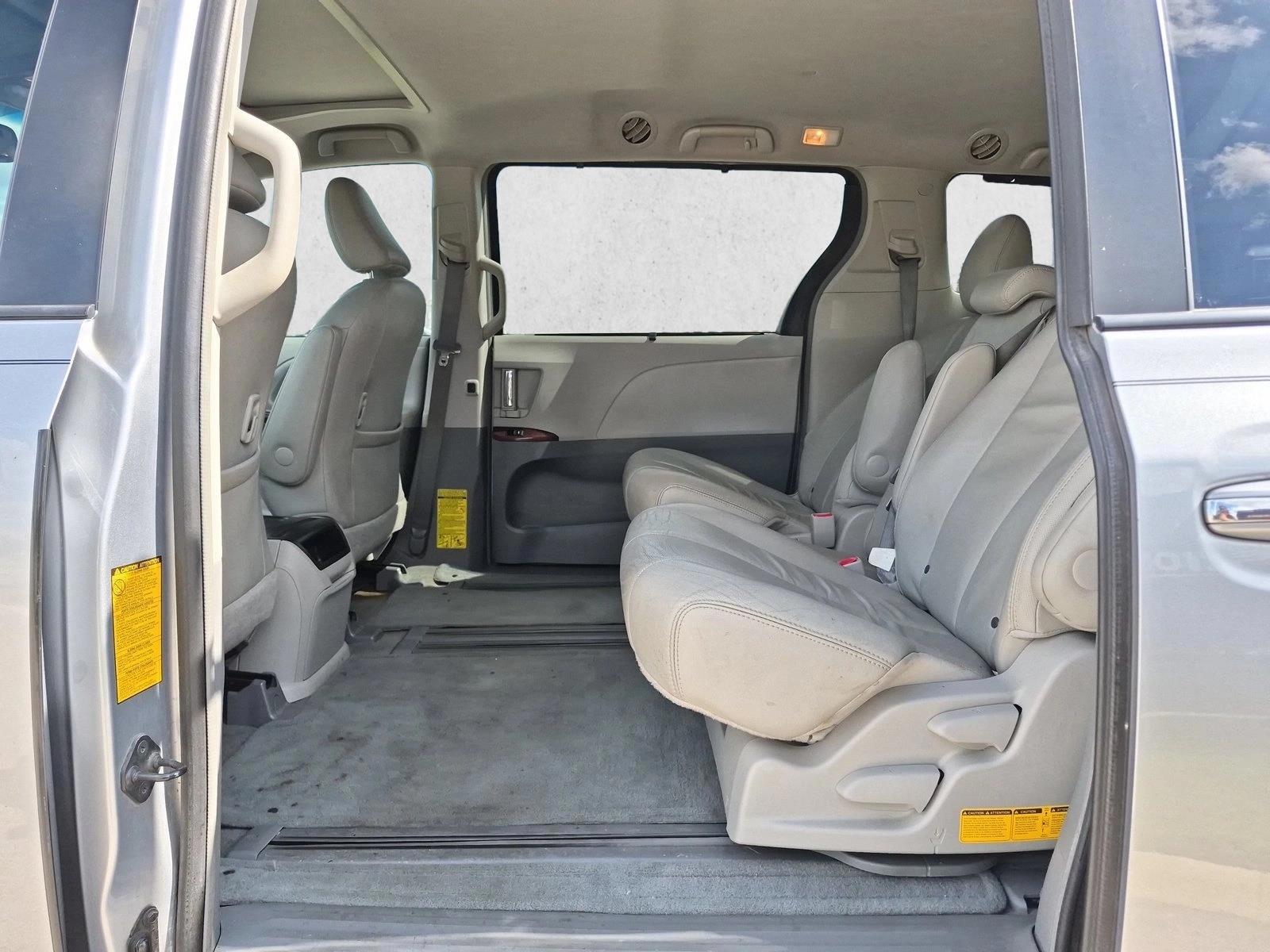2014 Toyota Sienna, photo 17